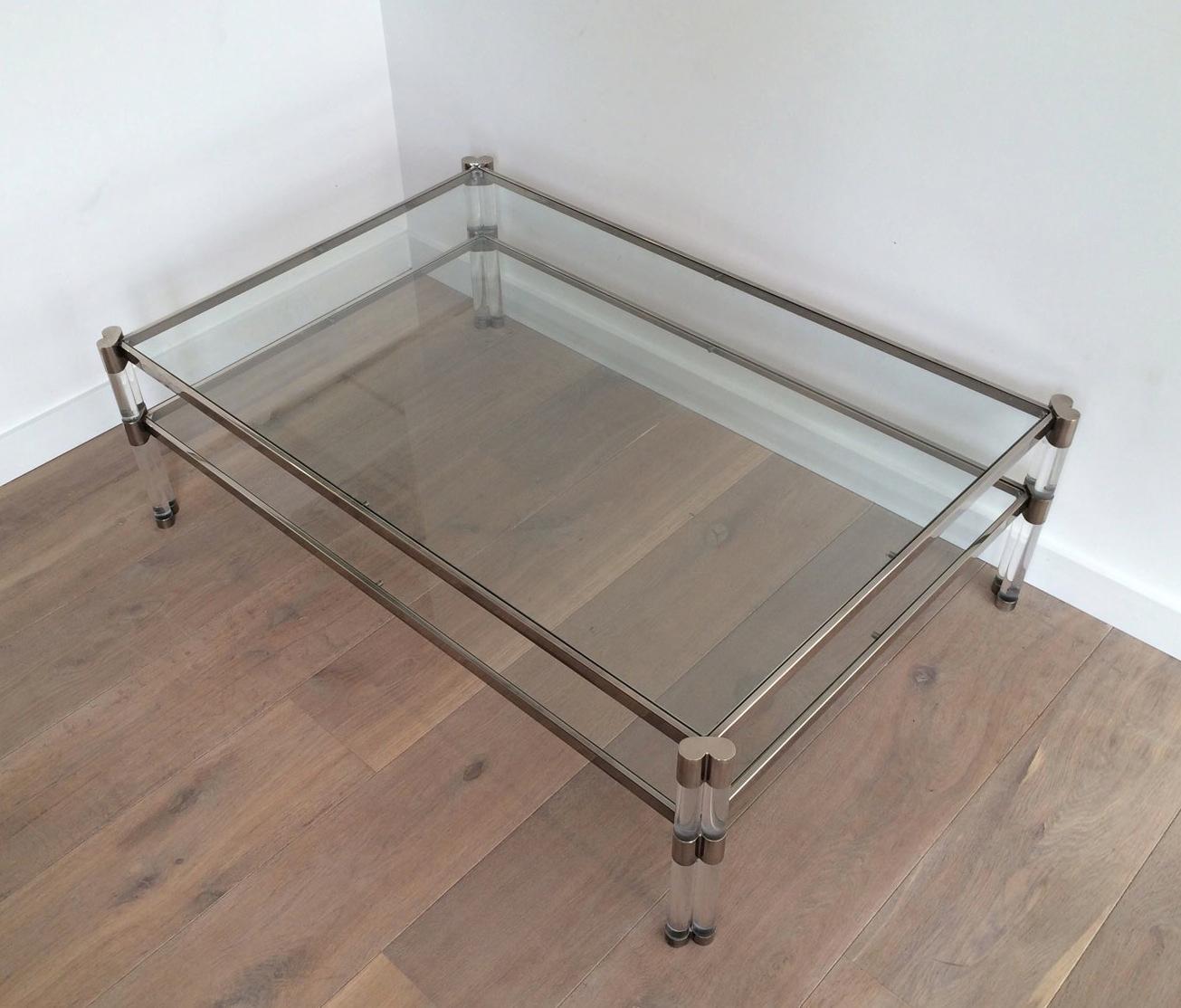 Grande table basse en Lucite et chrome avec 2 étagères en verre en vente 9