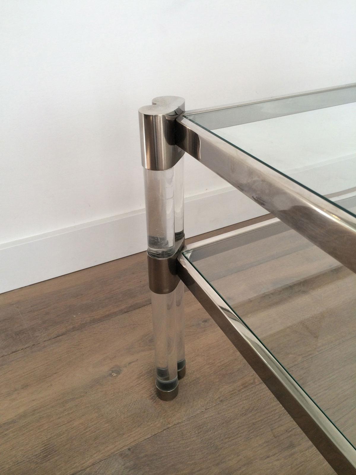Fin du 20e siècle Grande table basse en Lucite et chrome avec 2 étagères en verre en vente
