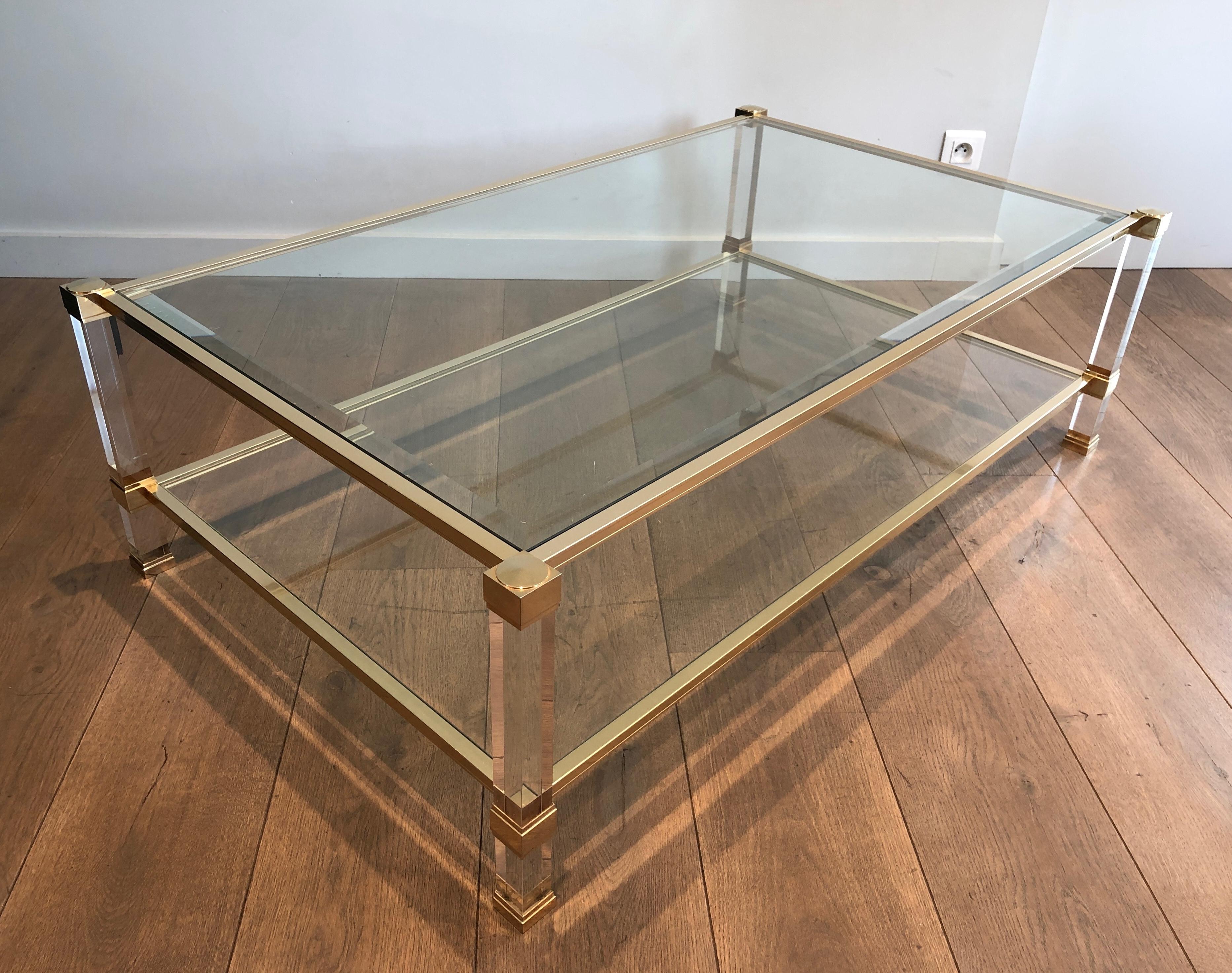 Large Lucite and Gilt Metal Coffee Table by Pierre Vandel In Good Condition In Marcq-en-Barœul, Hauts-de-France