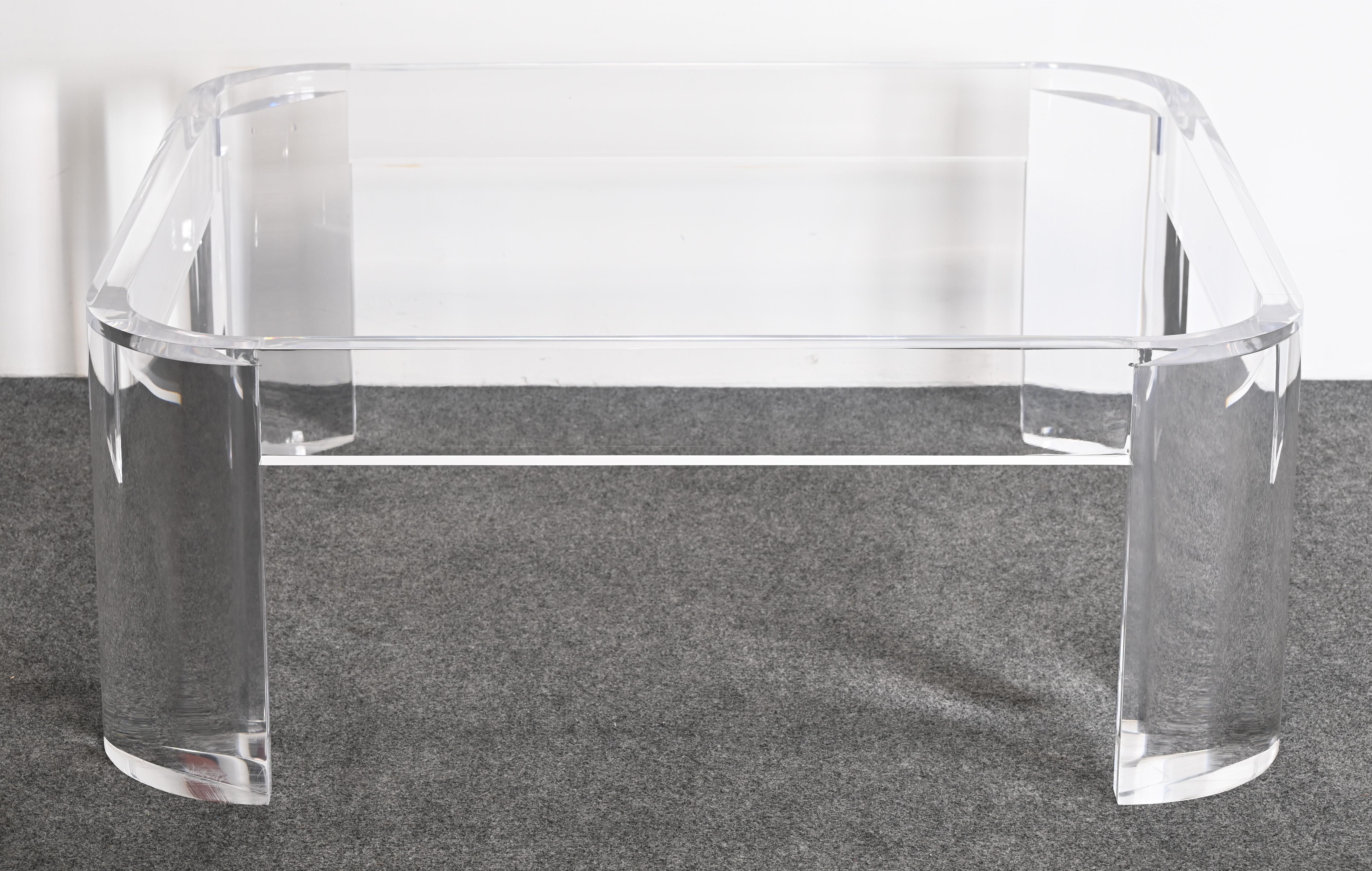 Large Lucite and Glass Coffee Table by Les Prismatiques, 1970s In Good Condition For Sale In Hamburg, PA