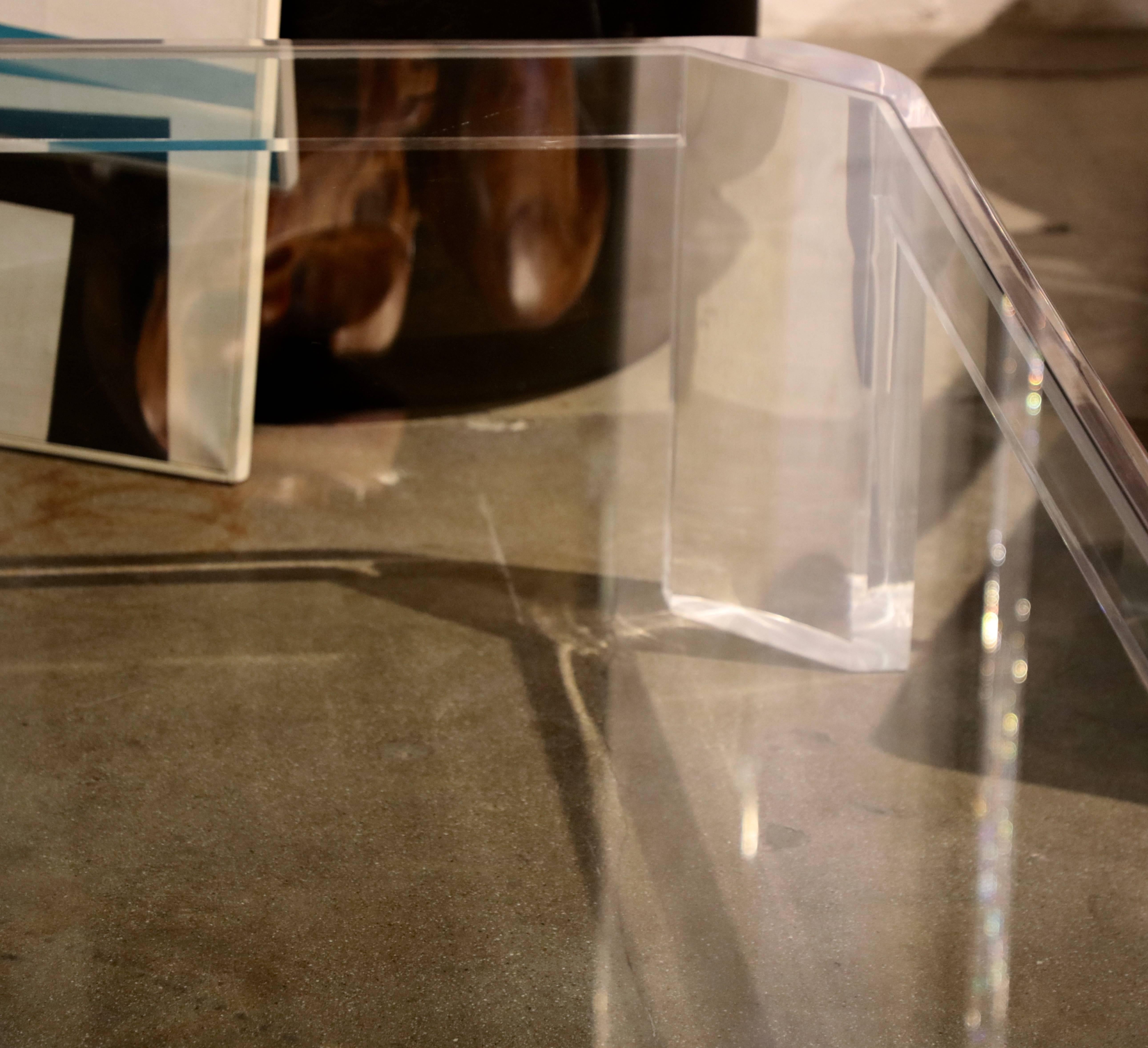 Large Lucite and Glass Coffee Table Likely by Steve Chase In Good Condition In Palm Springs, CA