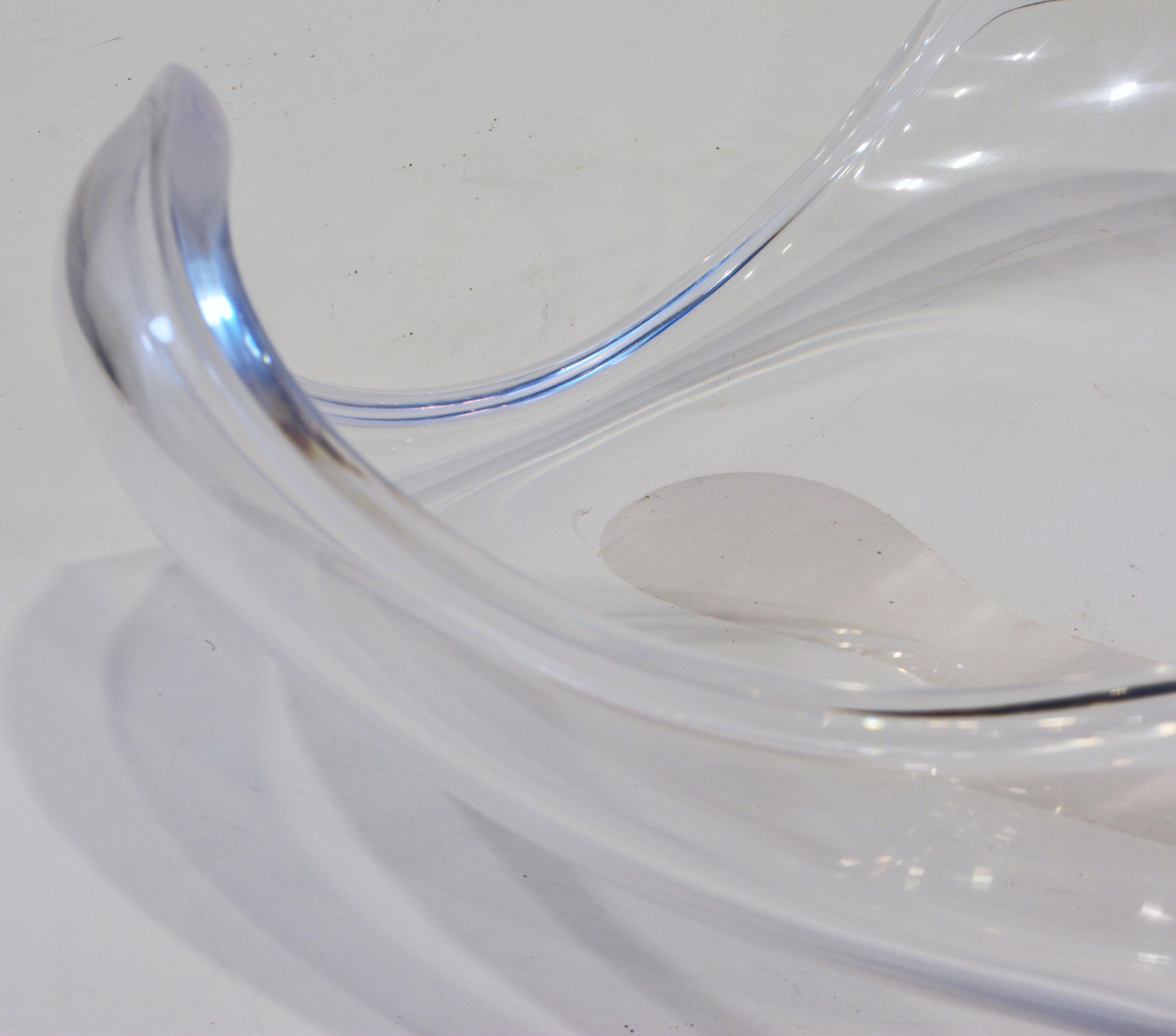 Large Lucite Biomorphic Freeform 'Astrolite' Bowl Attributed to Ritts Co. of LA In Good Condition In Ft. Lauderdale, FL