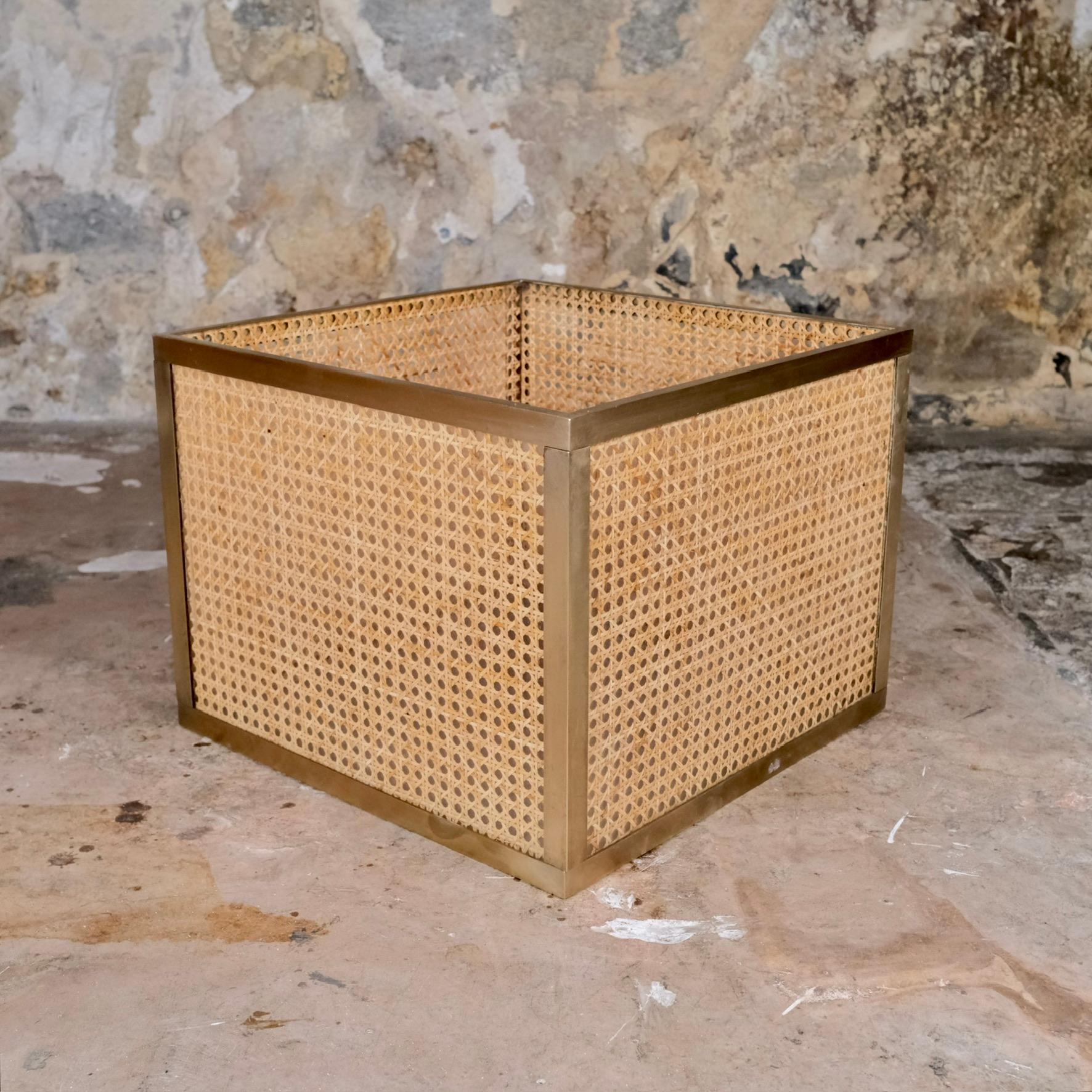 Grand cache-pot en lucite, canne et laiton par Christian Dior, France, années 1960 Bon état - En vente à Lyon, FR