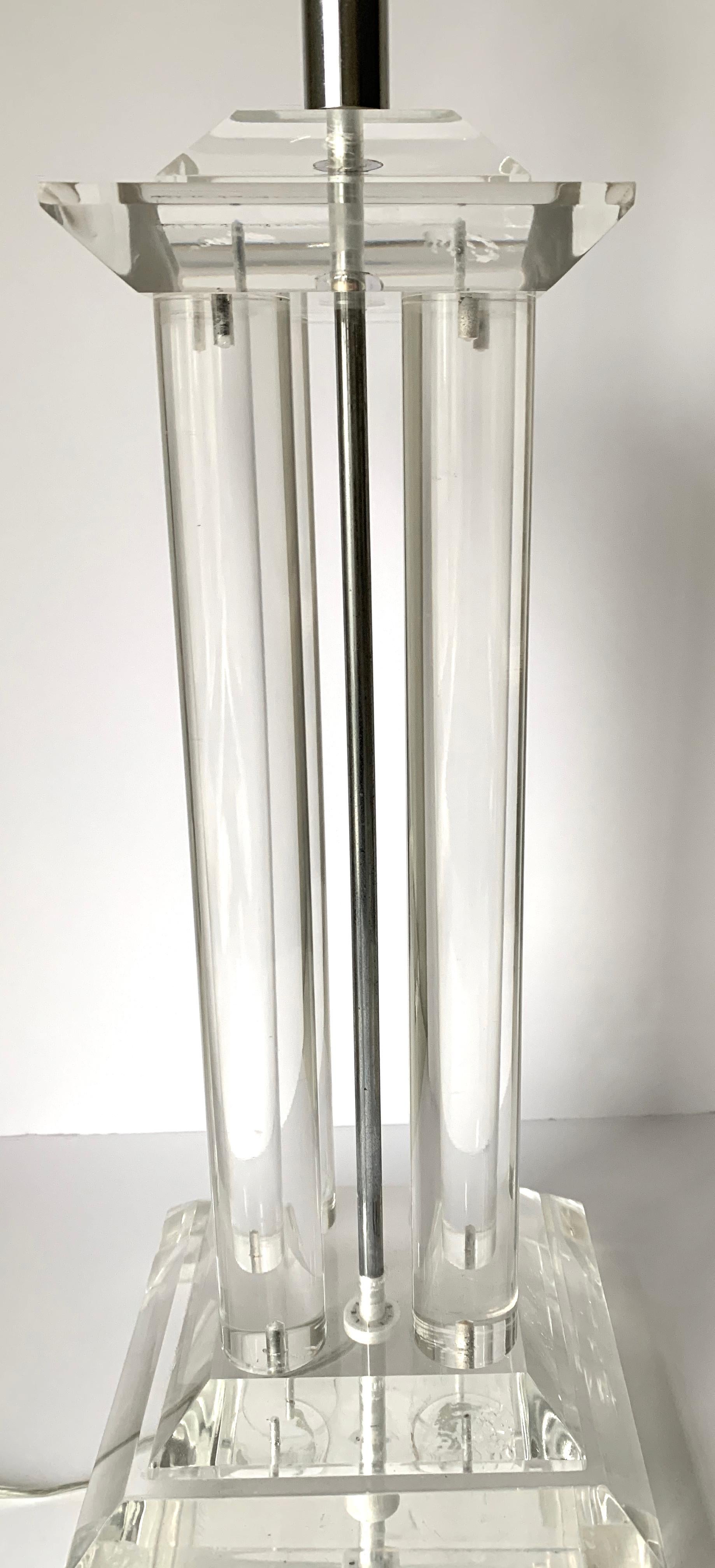 Large Lucite Column Table Lamp In Good Condition For Sale In Stamford, CT