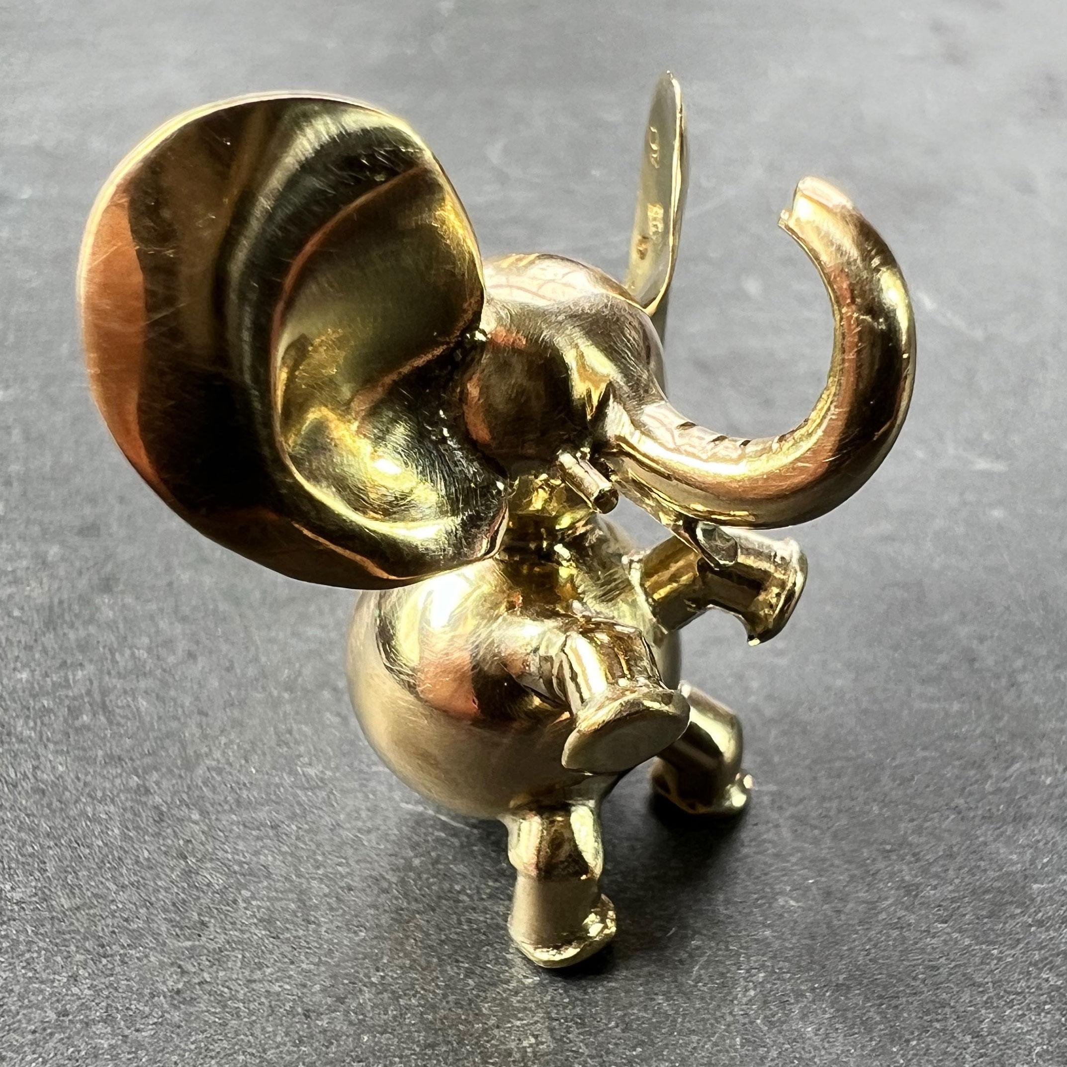 Grand pendentif breloque Lucky Elephant en or jaune 14 carats Unisexe en vente