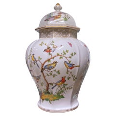 Grande vaso e coperchio in porcellana tedesca con motivo di uccelli di Ludwigsburg