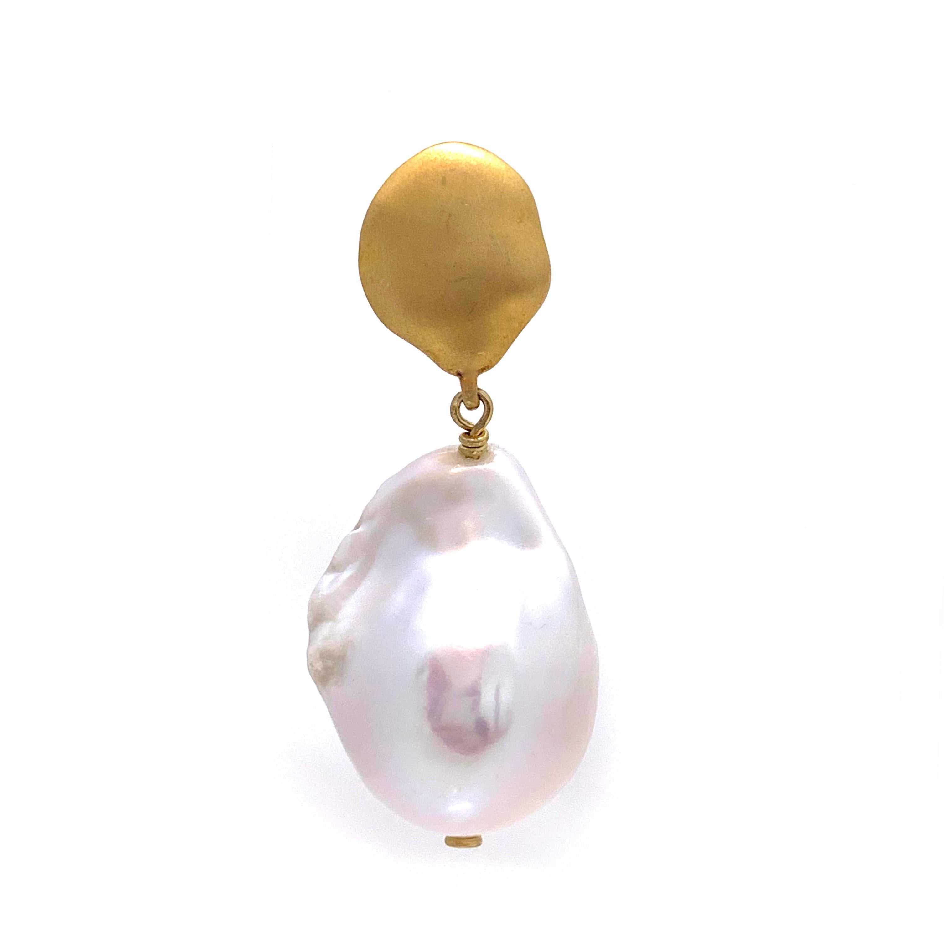Large Lustrous pair of 18mm Cultured Baroque Pearl Drop Earrings In New Condition In Los Angeles, CA