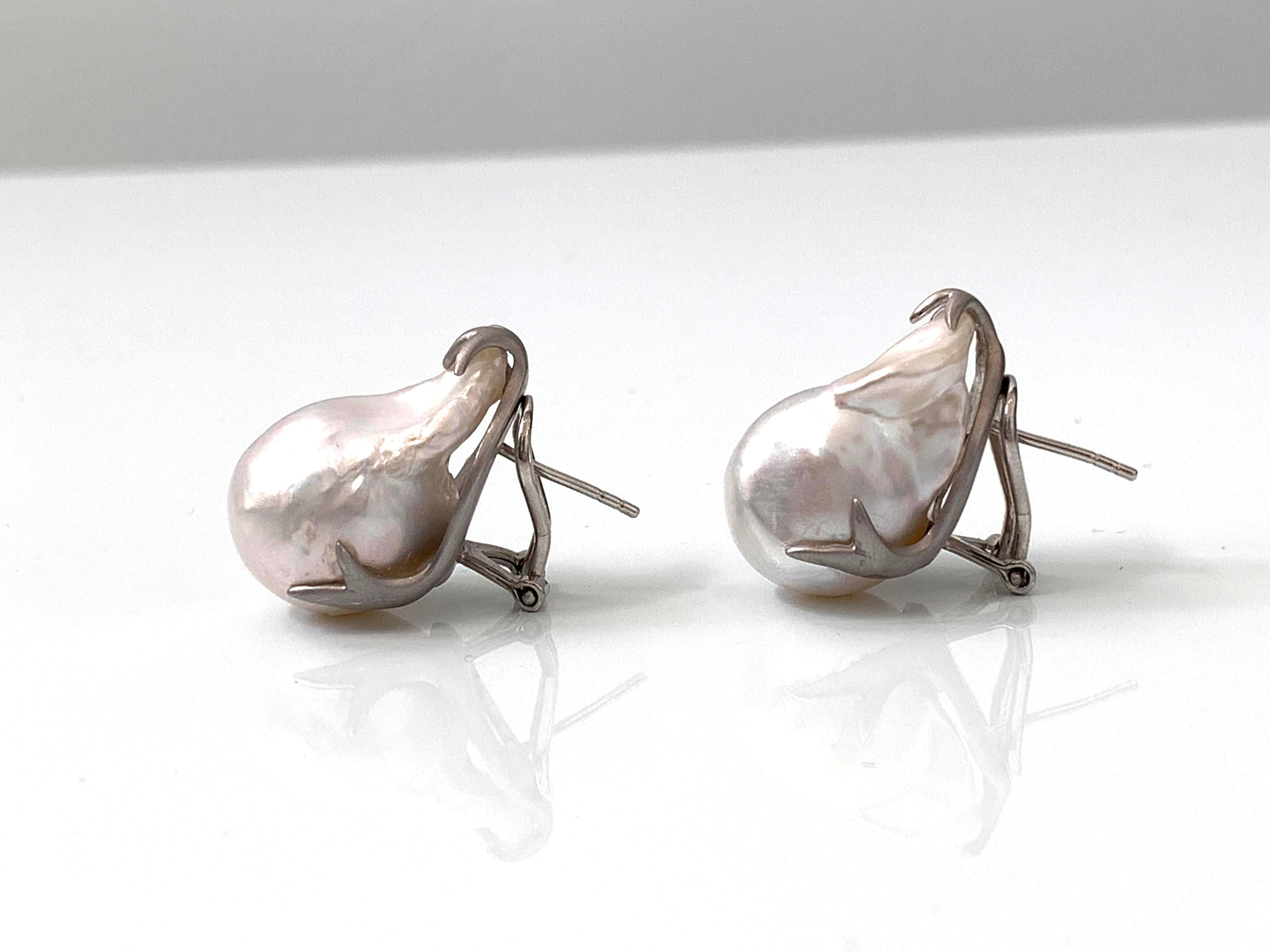 Large Lustrous pair of Freshwater Baroque Pearl Earrings In New Condition In Los Angeles, CA