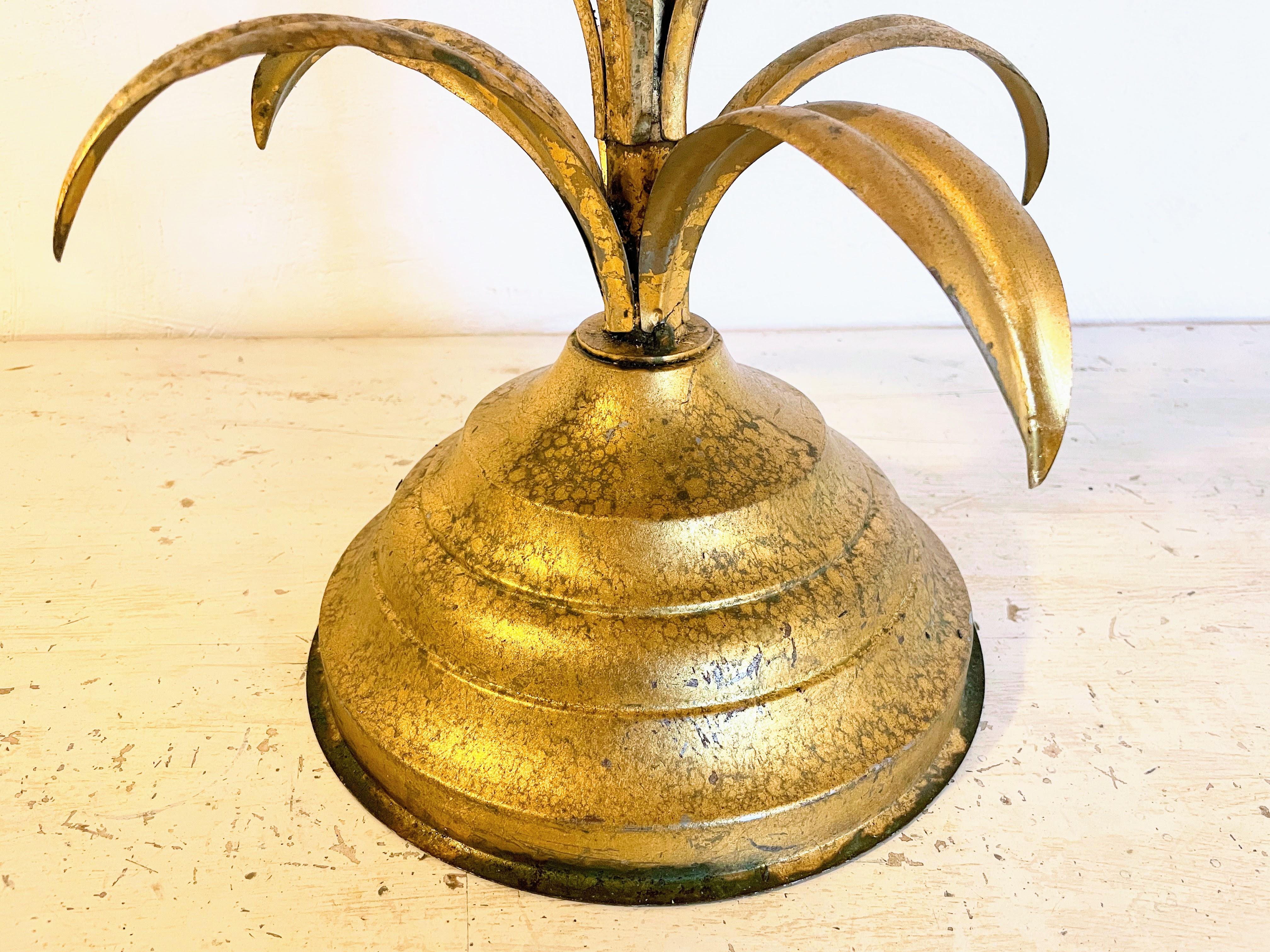 Grand lampadaire luxueux avec une ananas en métal doré et verre en vente 2