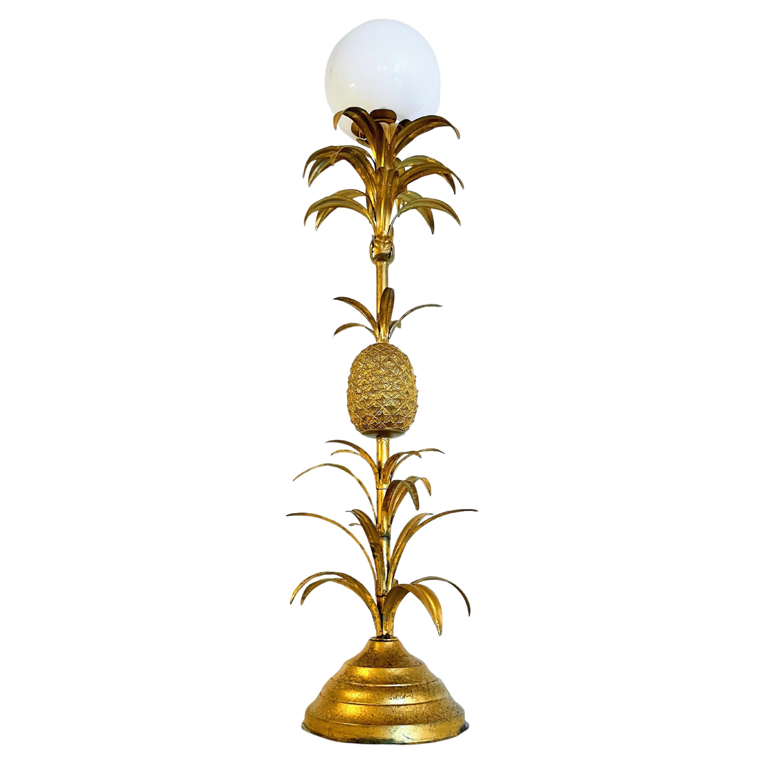 Large, luxurious floor lamp with a pineapple made of gilded metal and glass For Sale