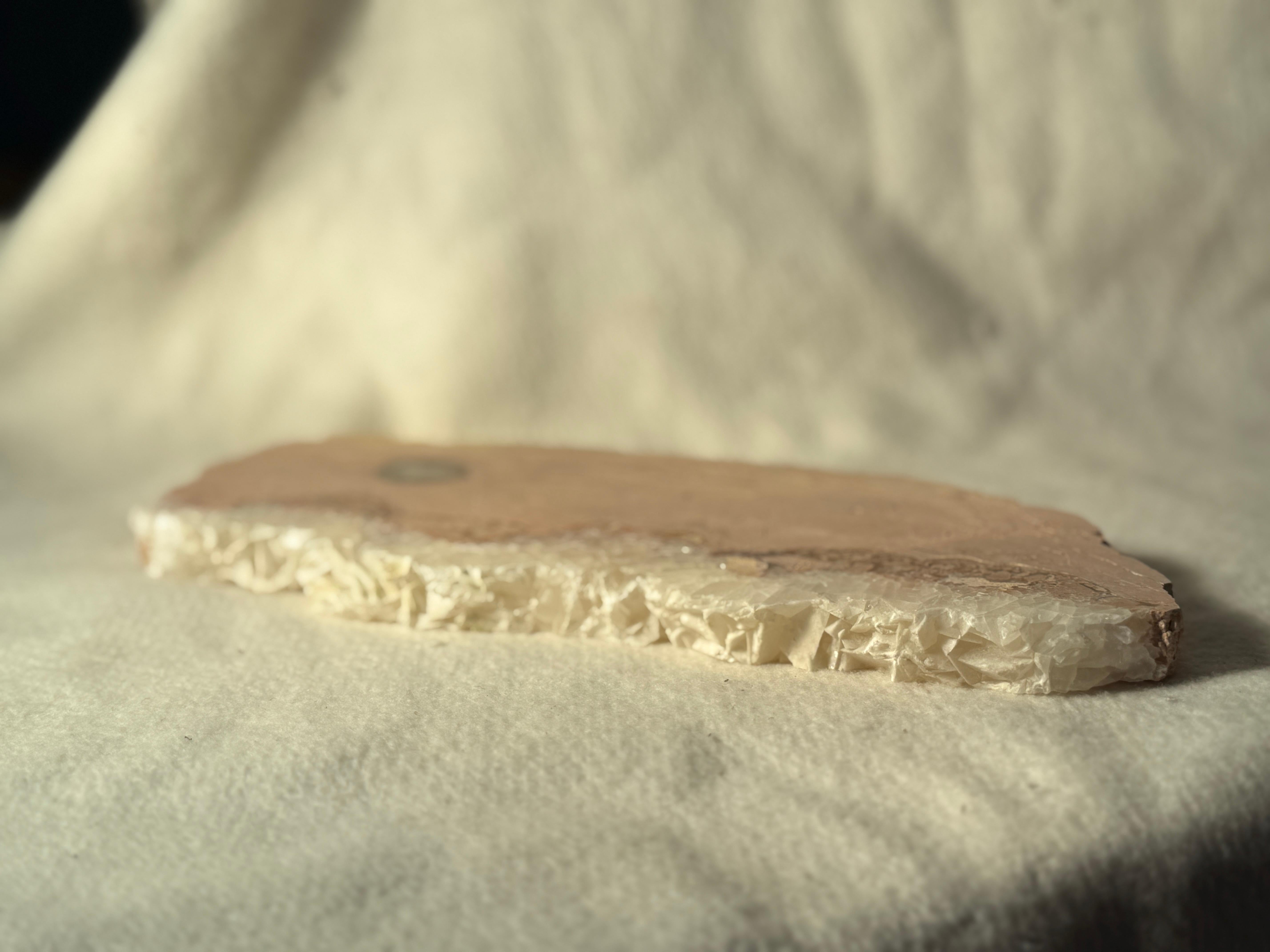 Großes Luxus-Quarz-Tablett Zentraler Weißer Quarz Geode Einzigartiger A. Stone Jewerly im Angebot 4