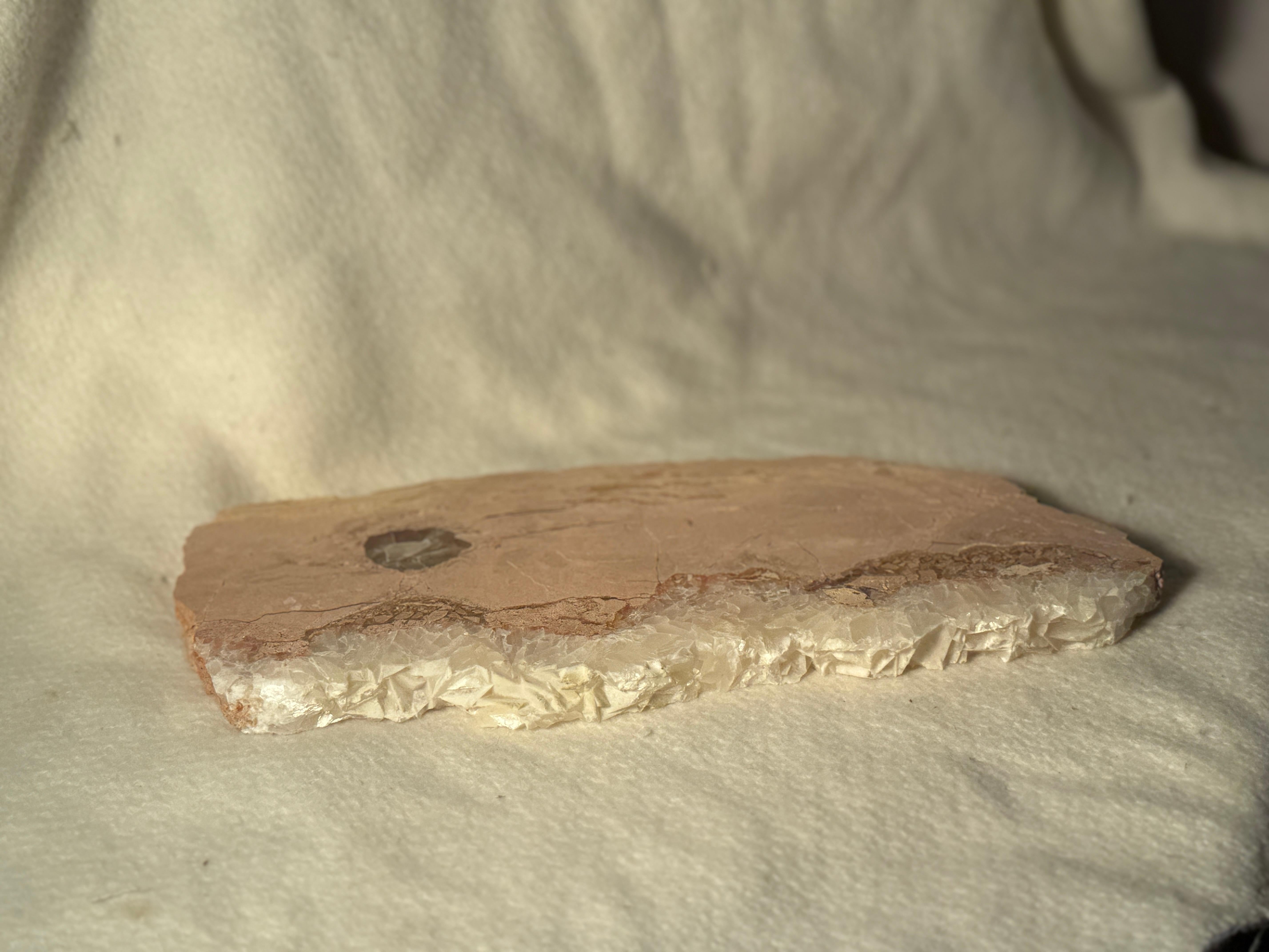 Großes Luxus-Quarz-Tablett Zentraler Weißer Quarz Geode Einzigartiger A. Stone Jewerly im Angebot 6