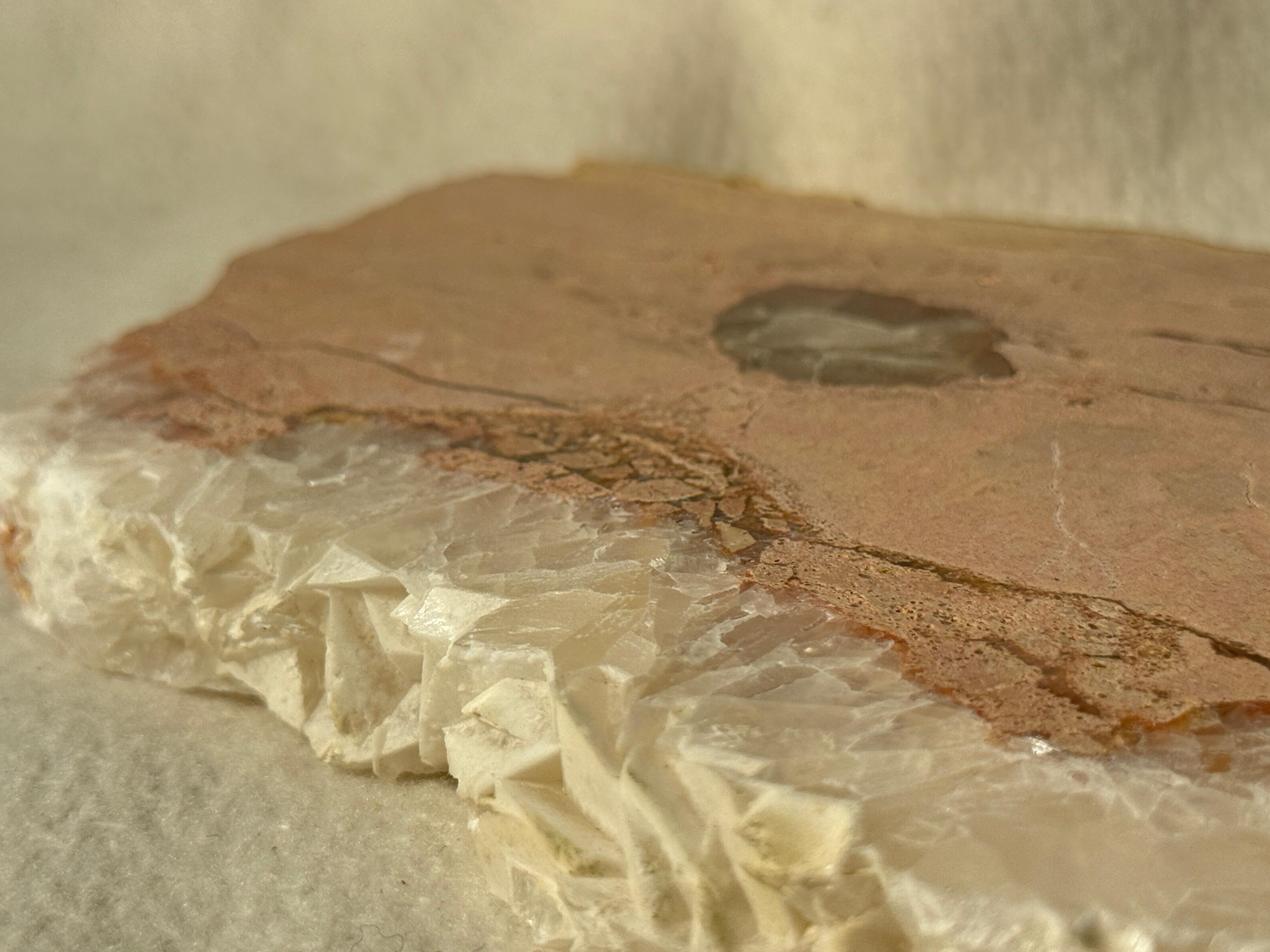 Großes Luxus-Quarz-Tablett Zentraler Weißer Quarz Geode Einzigartiger A. Stone Jewerly (21. Jahrhundert und zeitgenössisch) im Angebot