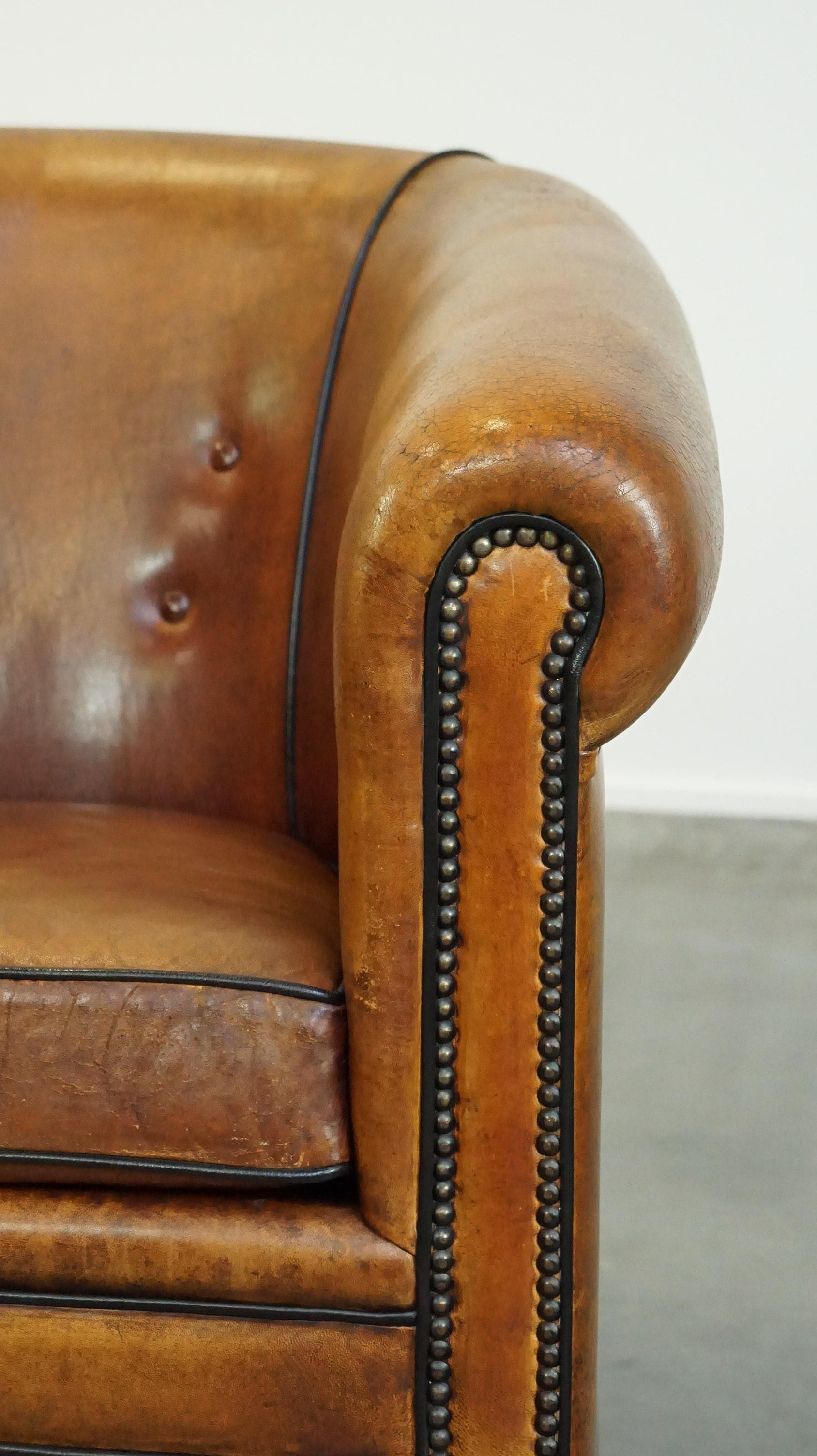 Large luxury sheep leather club chair with a unique appearance For Sale 5