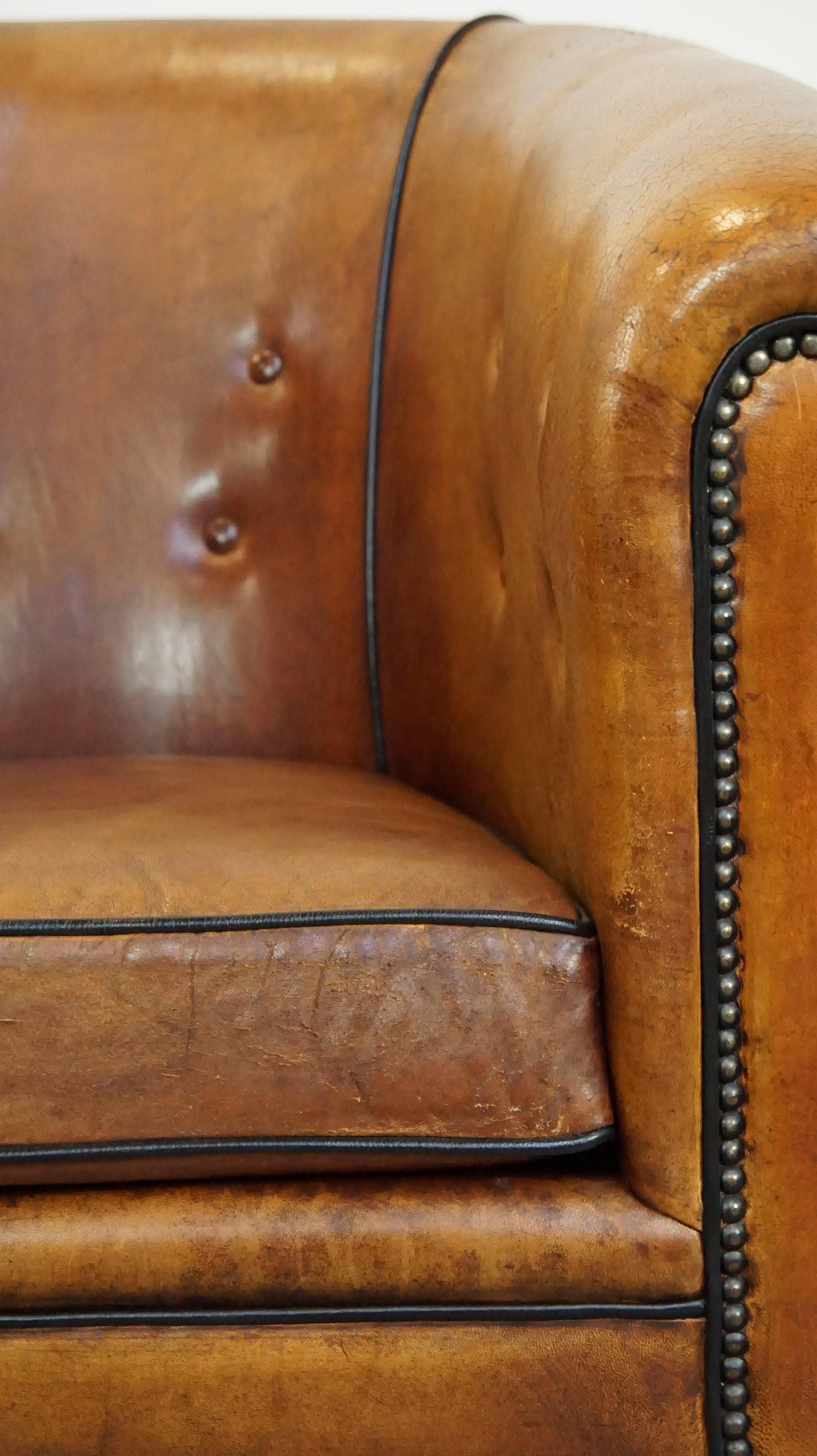 Large luxury sheep leather club chair with a unique appearance For Sale 3