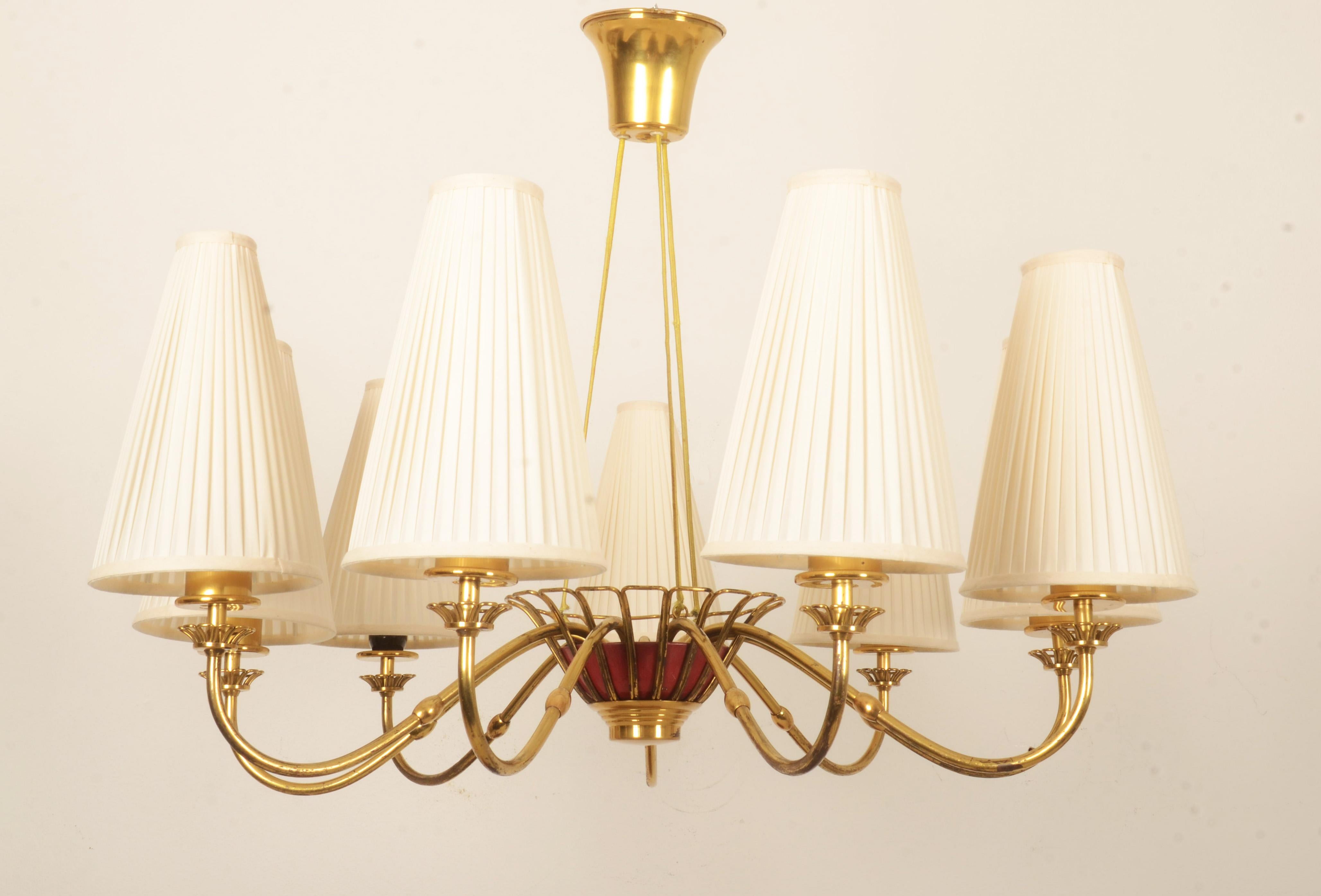 Metà XX secolo Grande lampadario Lyfa in ottone del Medioevo in vendita