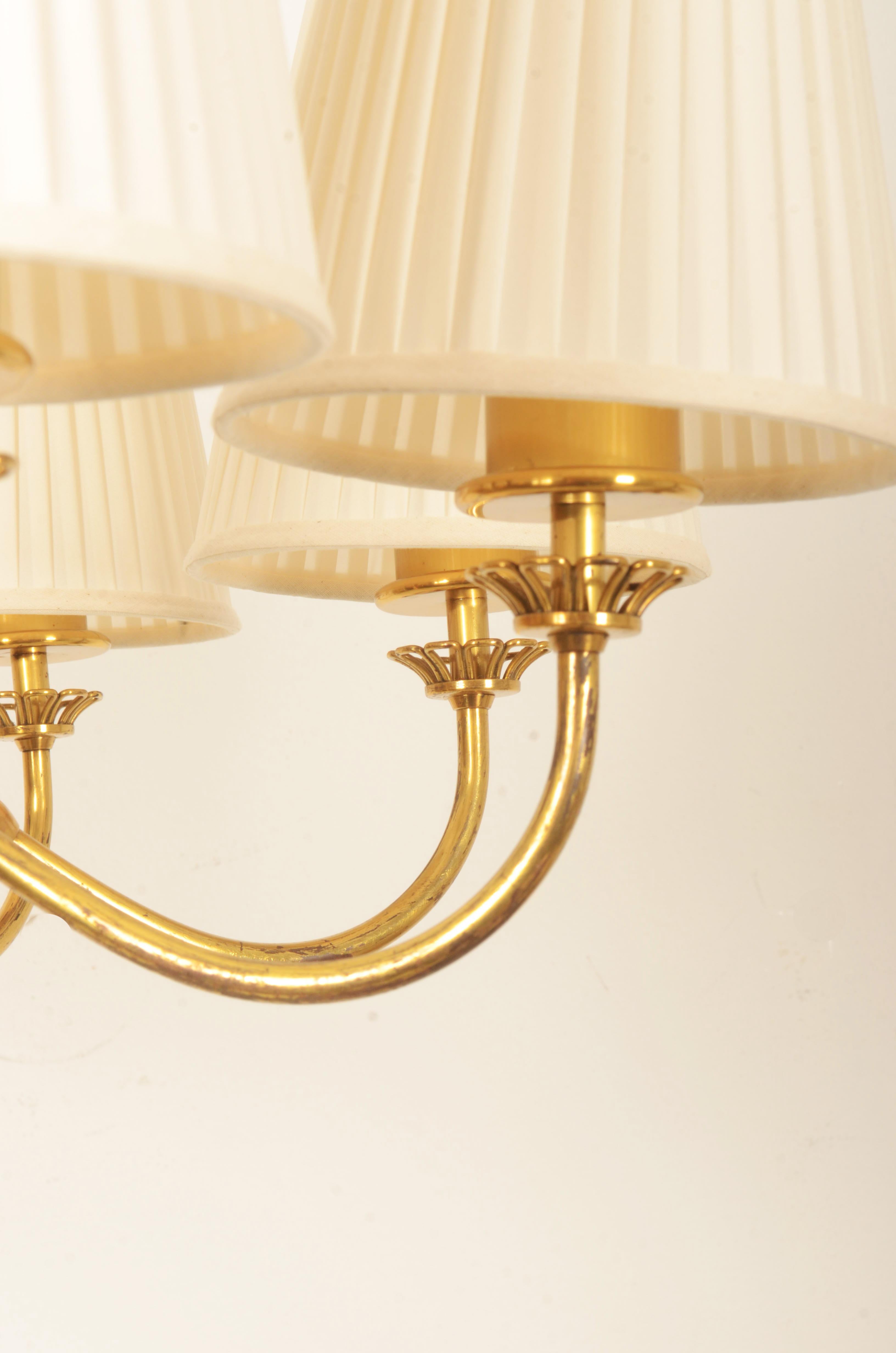 Grande lampadario Lyfa in ottone del Medioevo in vendita 1