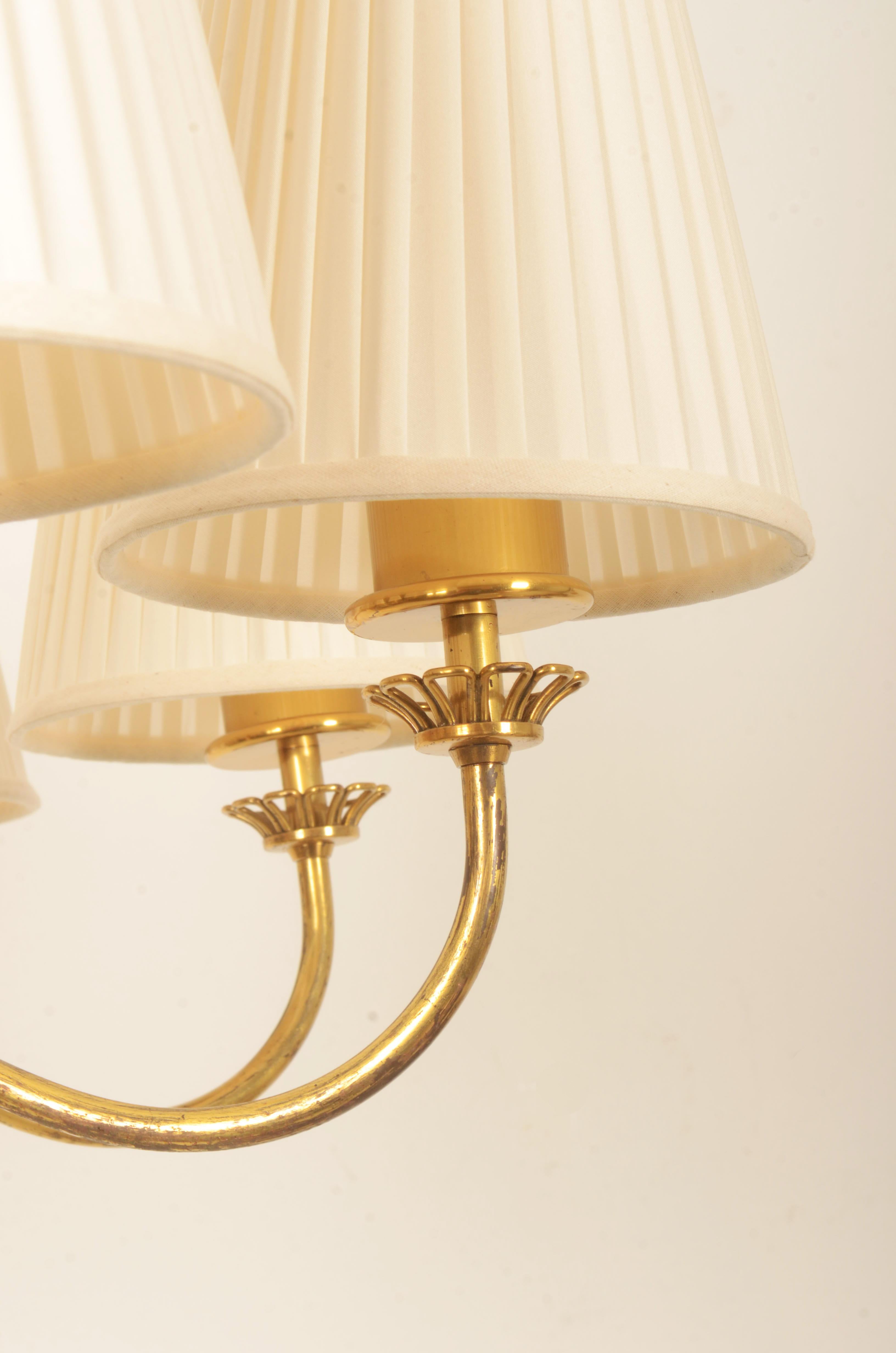 Grande lampadario Lyfa in ottone del Medioevo in vendita 2