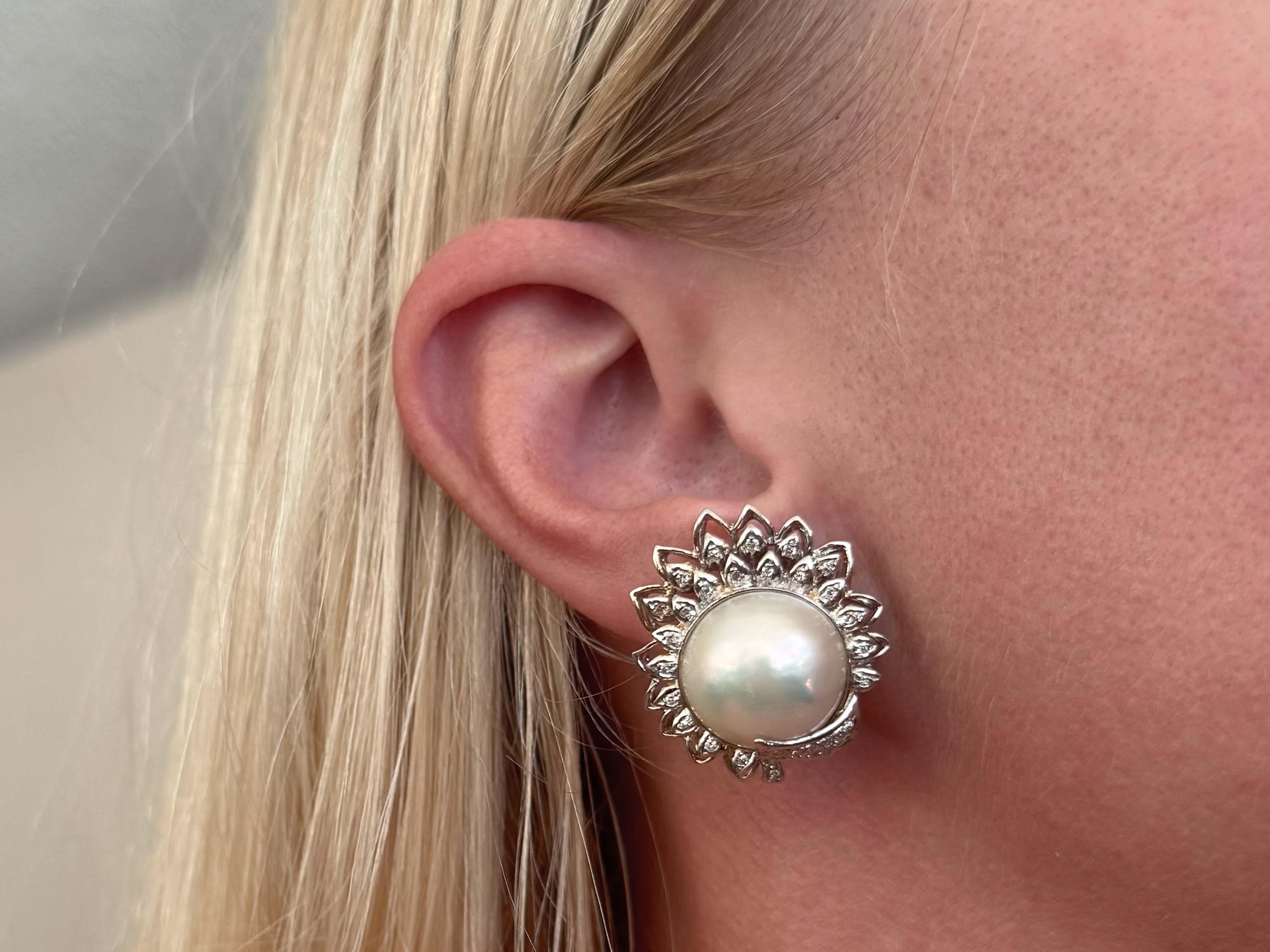 Earrings Specifications:

Metal: 14k White Gold

Earring Diameter: 1.00
