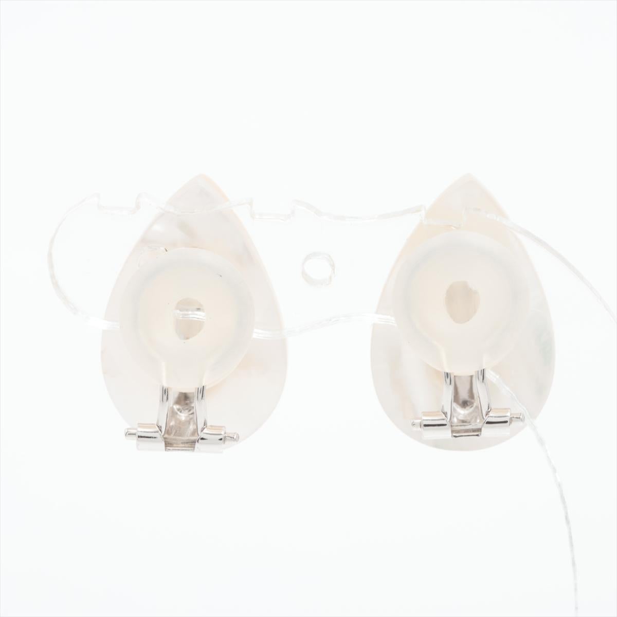 Moderne Grandes boucles d'oreilles Mabe en or blanc 14 carats à clip sur poire non percée MABE en vente