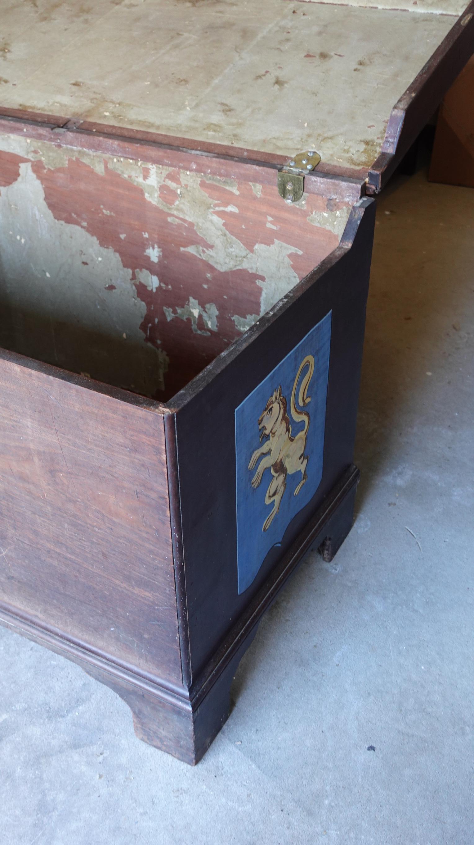 Large Mahogany Armorial Lift Top Chest with Armorial on Bracket Feet  In Good Condition For Sale In Norton, MA