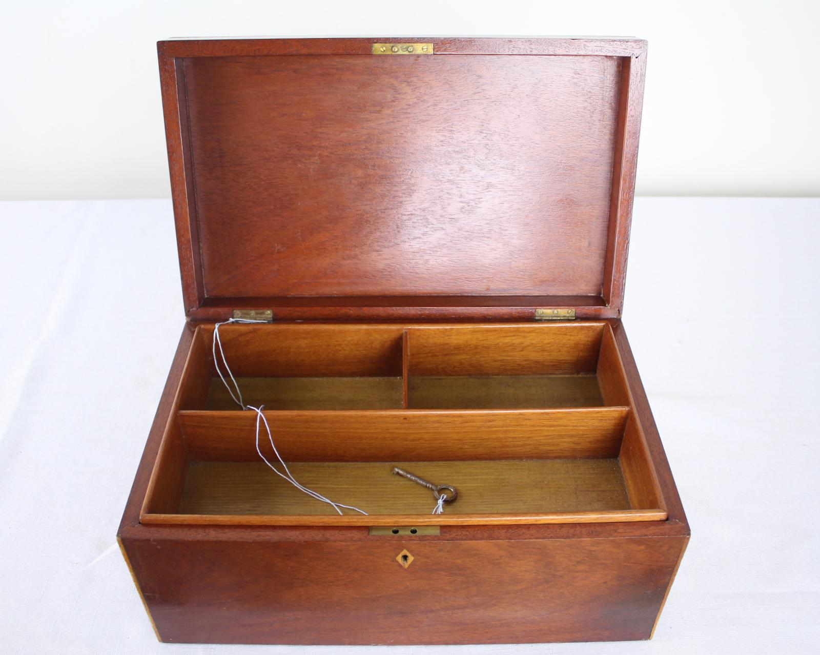 19th Century Large Mahogany Box Inlaid with Satinwood with a 