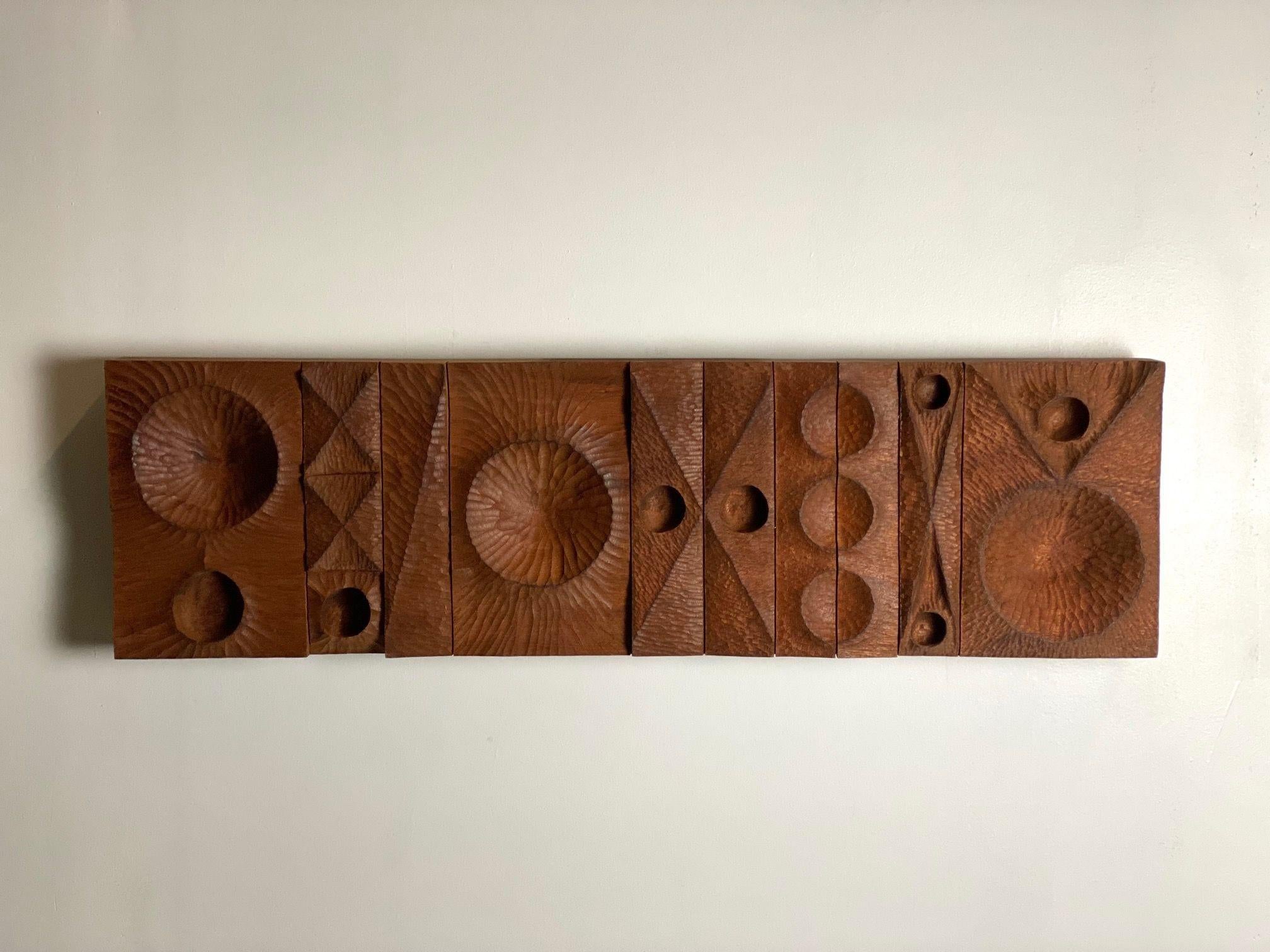 Large Mahogany Chip Carved Sculpture by Michael Rozell, USA 2021 In New Condition For Sale In Berlin, DE
