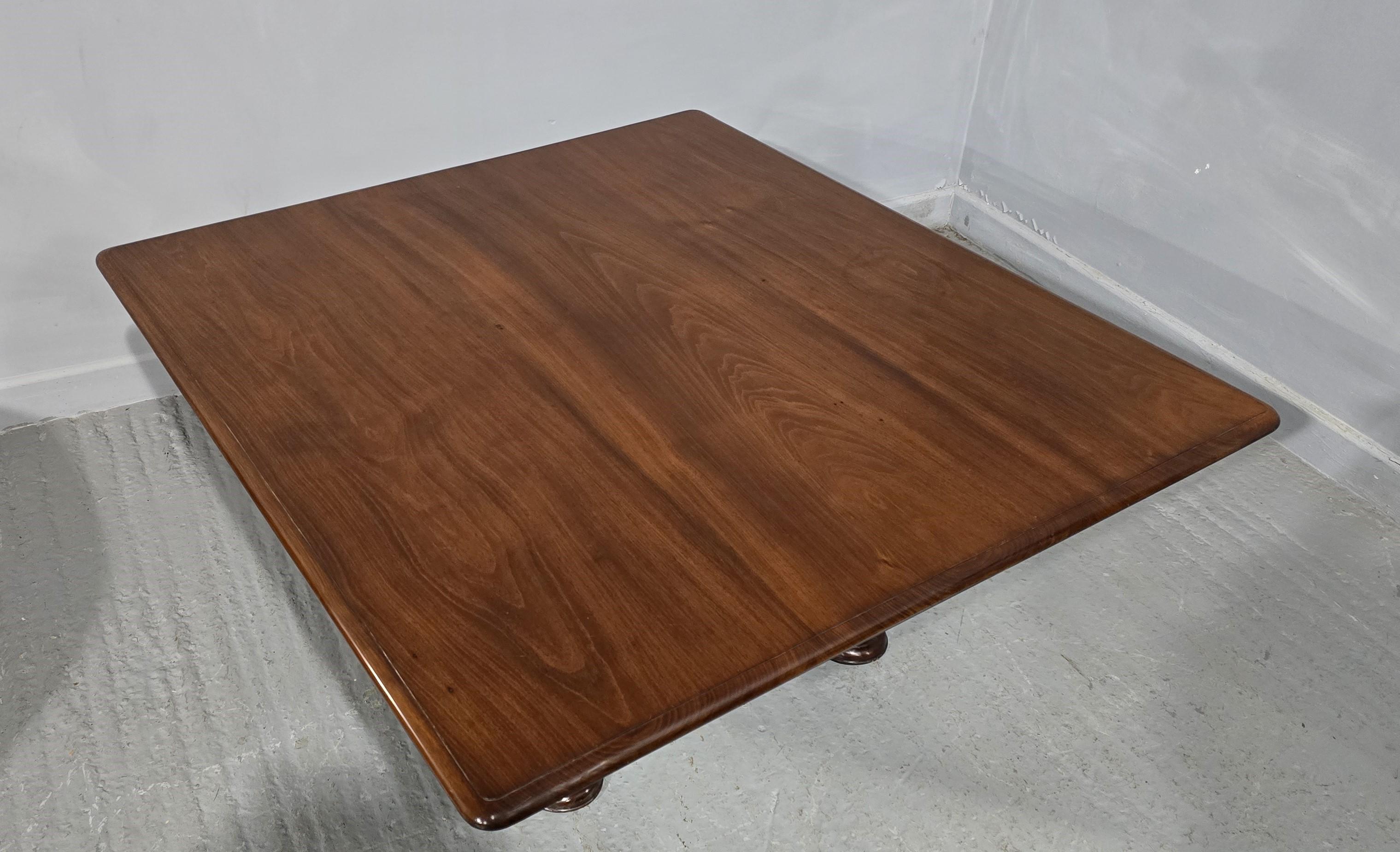Grande table basse en acajou en vente 4