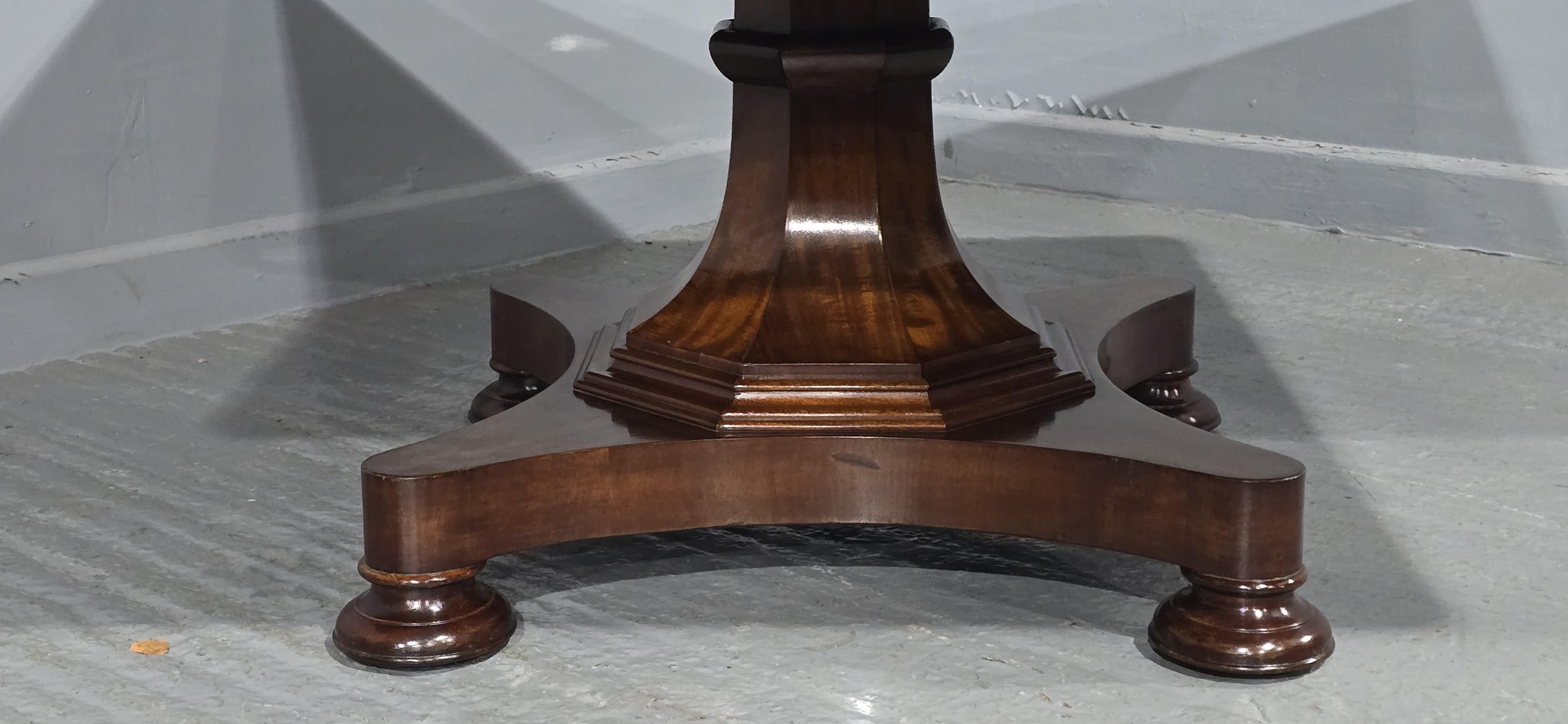 Grande table basse en acajou Bon état - En vente à Swadlincote, GB
