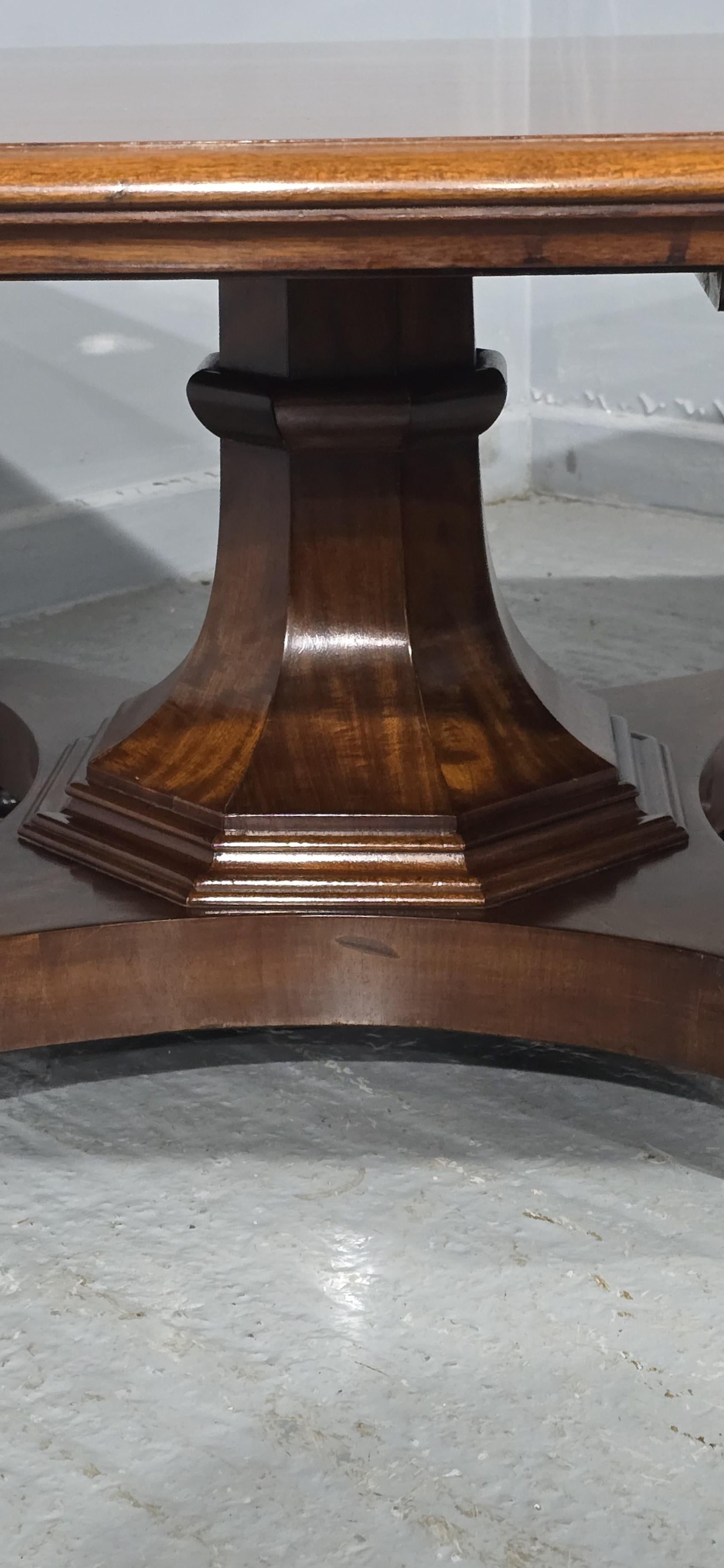 Acajou Grande table basse en acajou en vente