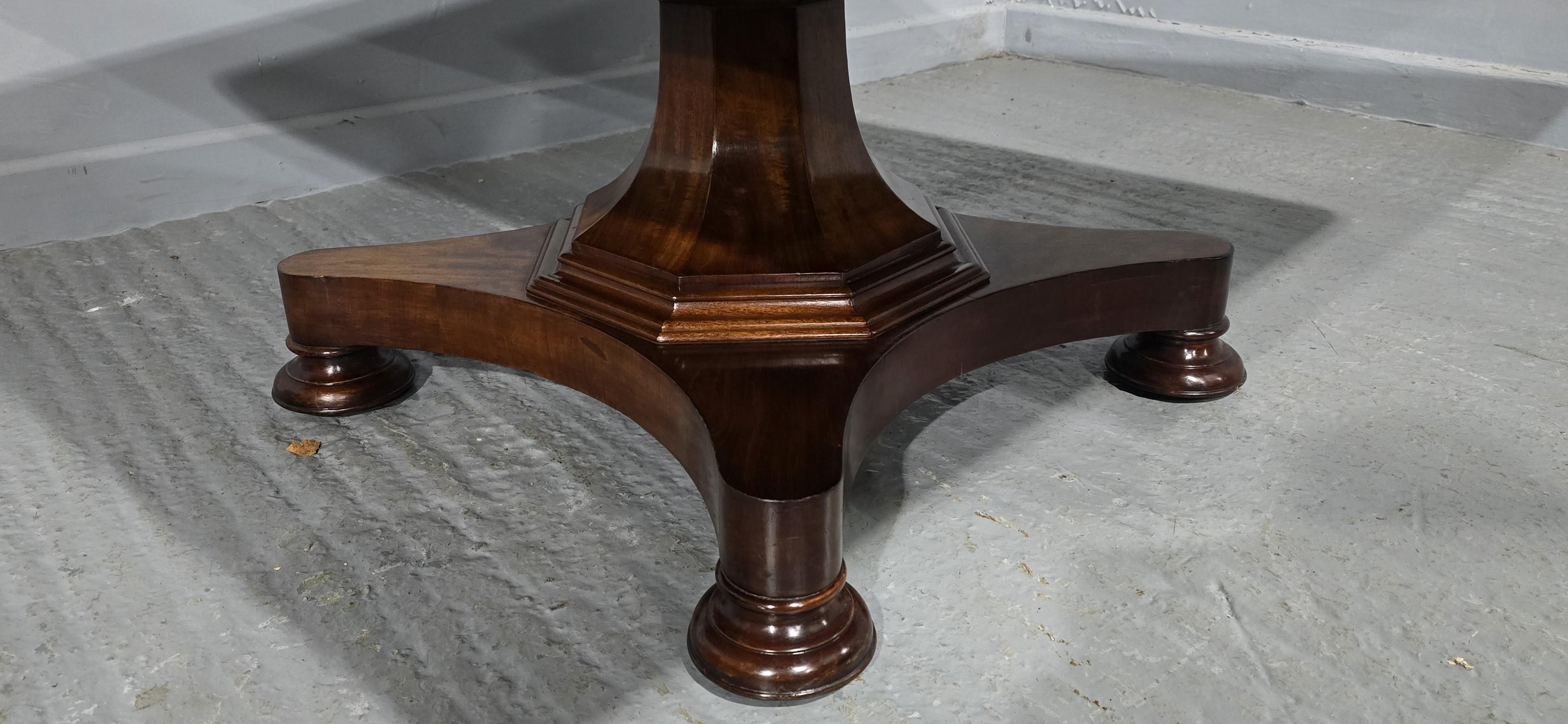 Grande table basse en acajou en vente 2