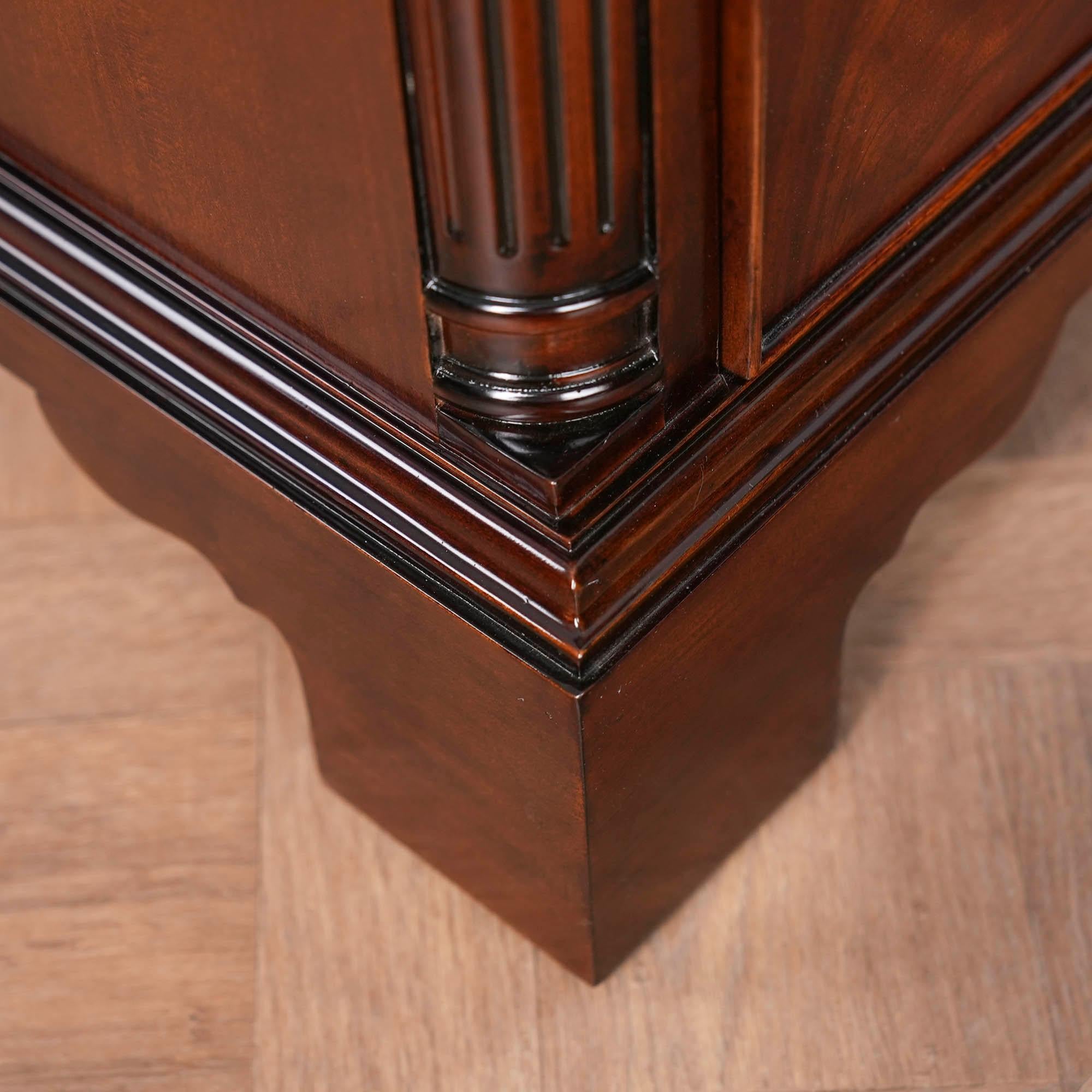 Credenza grande in mogano in vendita 1