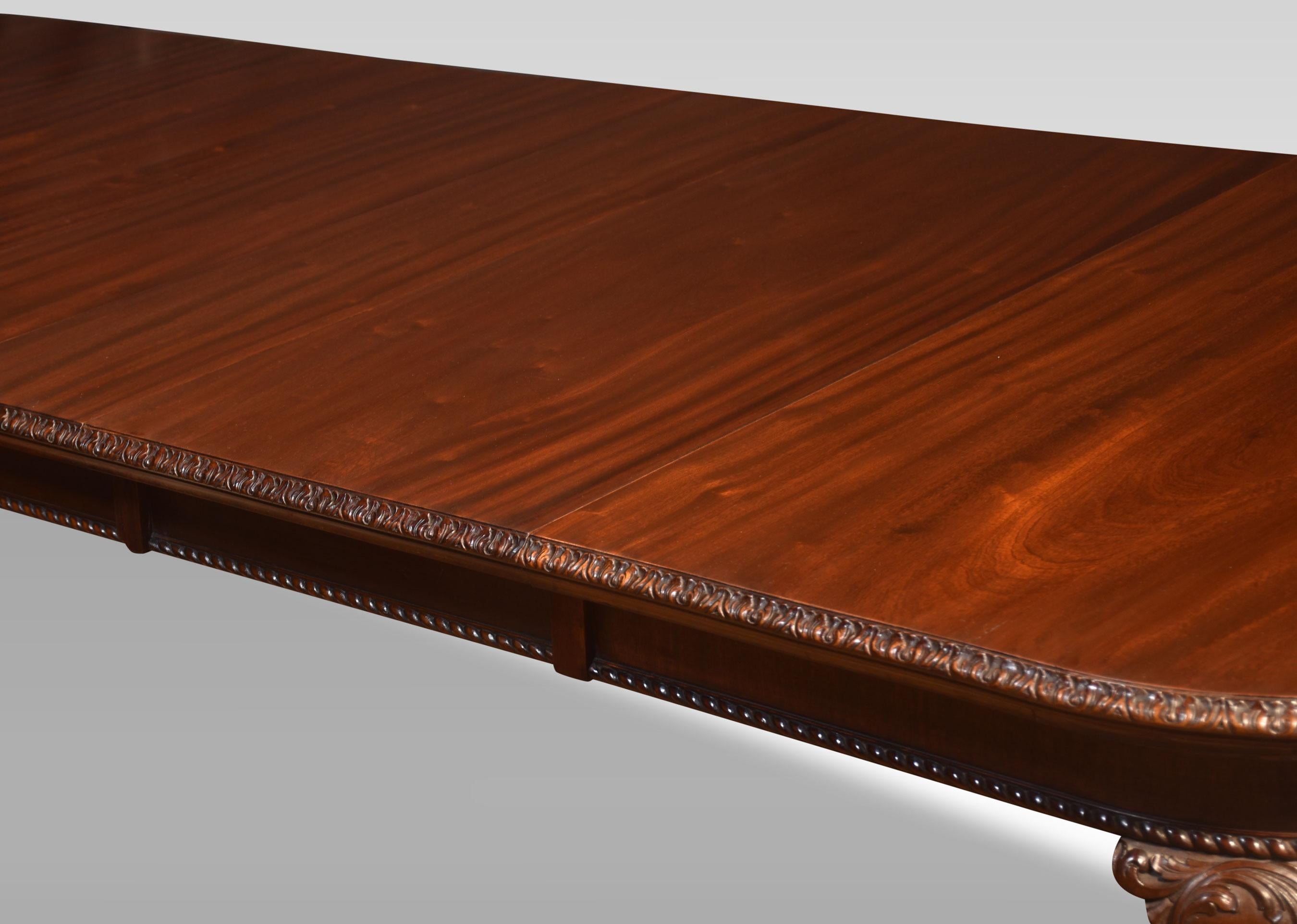 Large mahogany dining table In Good Condition For Sale In Cheshire, GB
