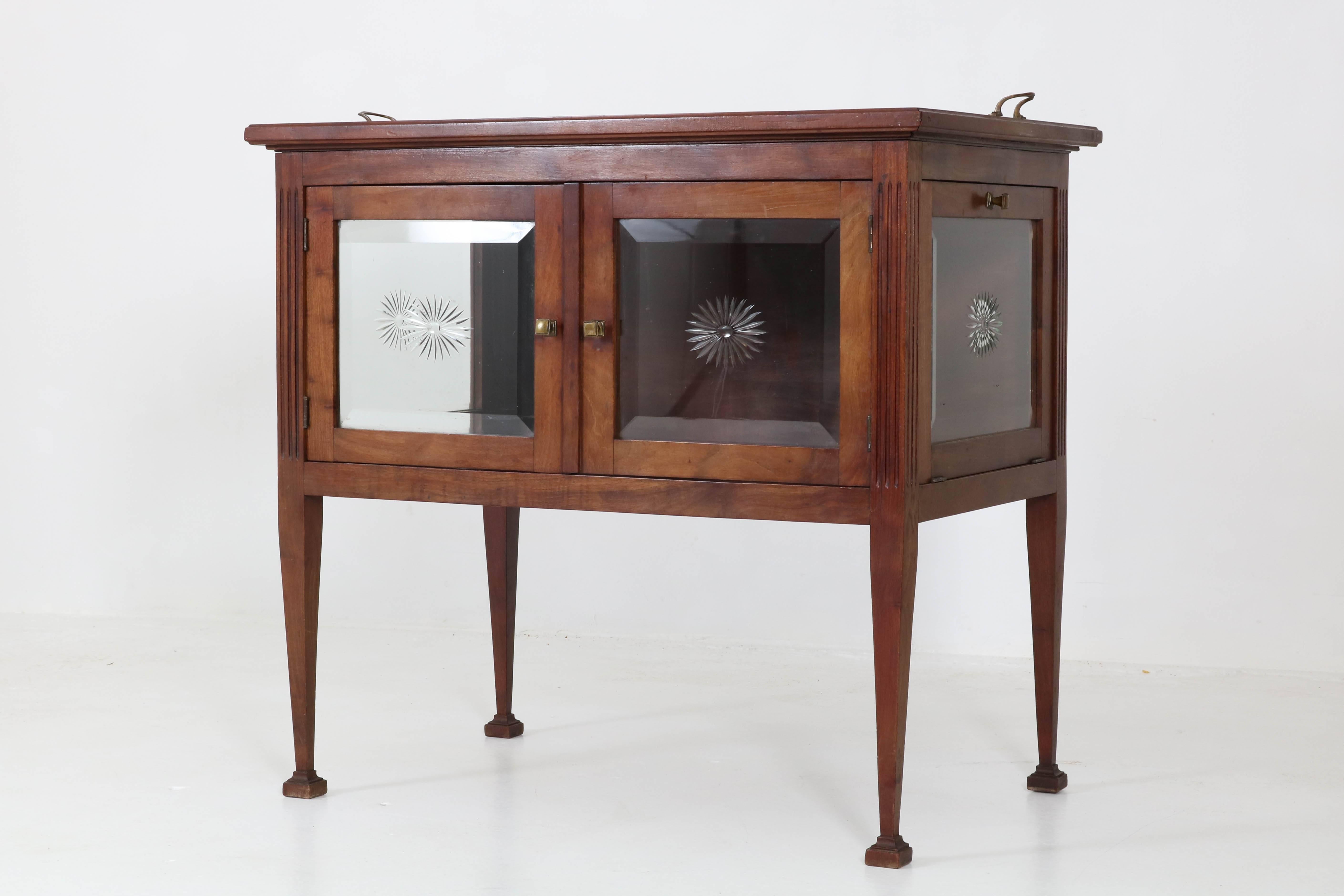Gran gabinete de té Art Nouveau holandés de caoba con bandeja, 1900 3
