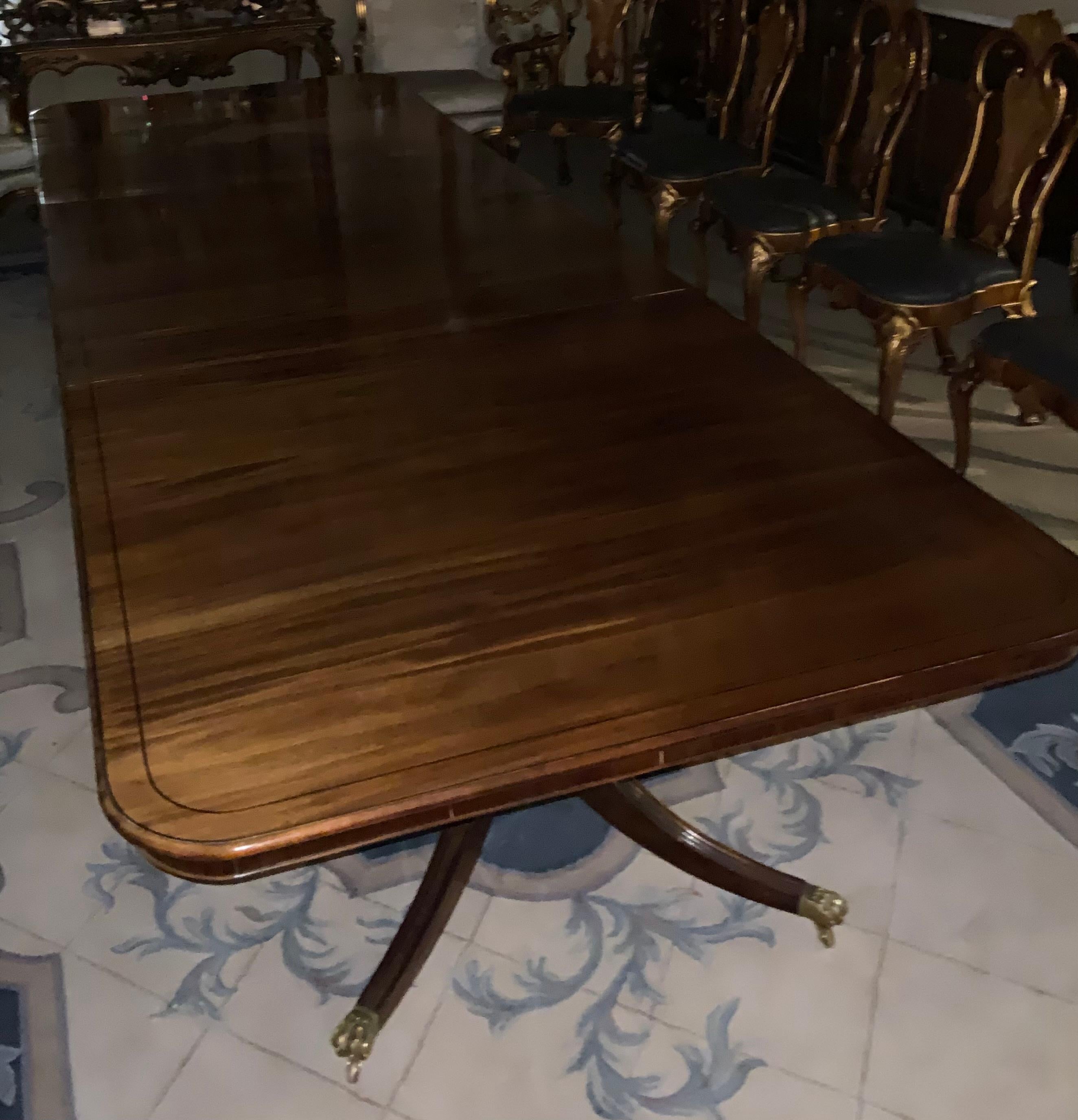 Large Mahogany English George III Period Triple Pedestal Dining Table For Sale 5