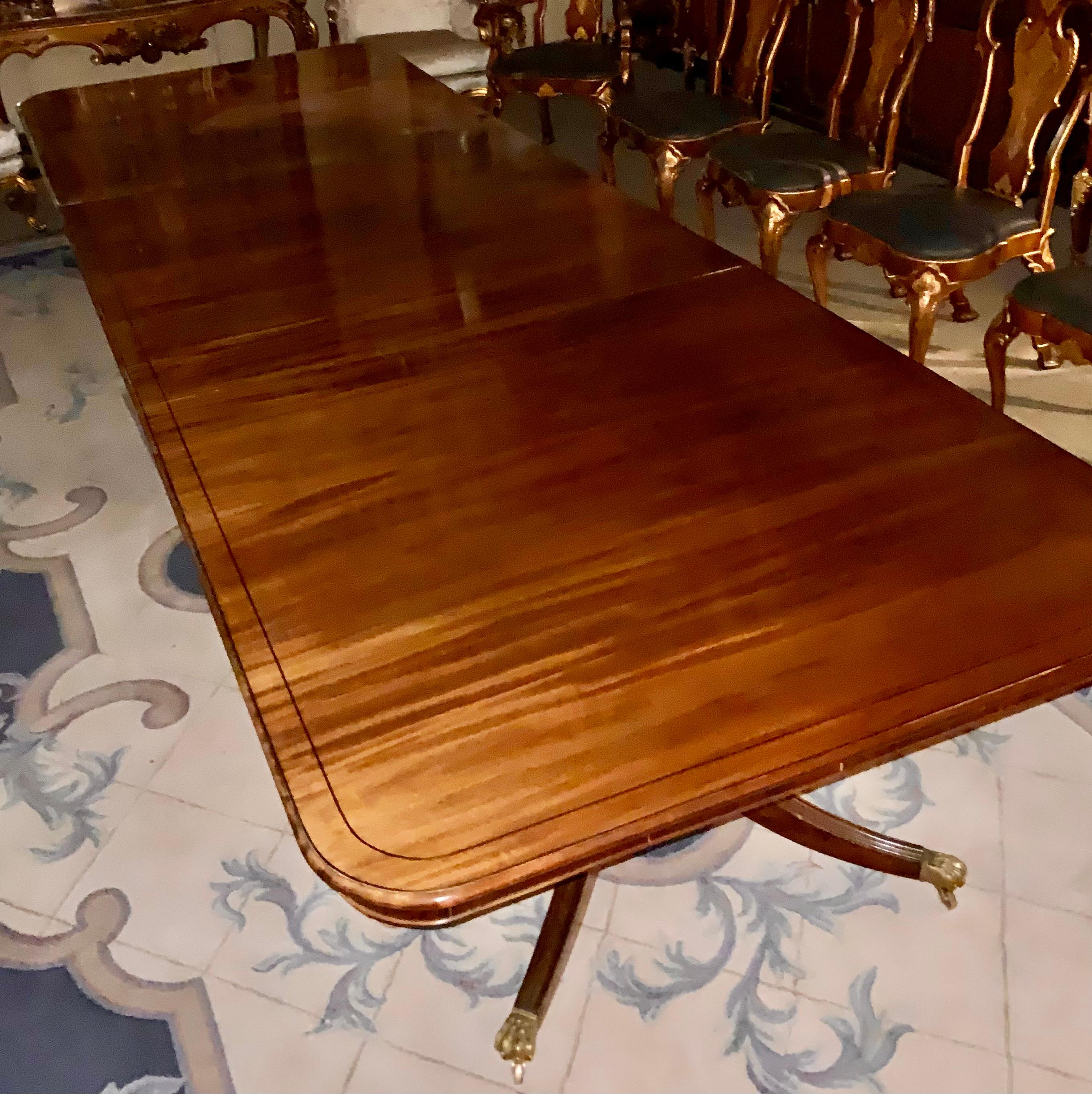 Large Mahogany English George III Period Triple Pedestal Dining Table For Sale 8