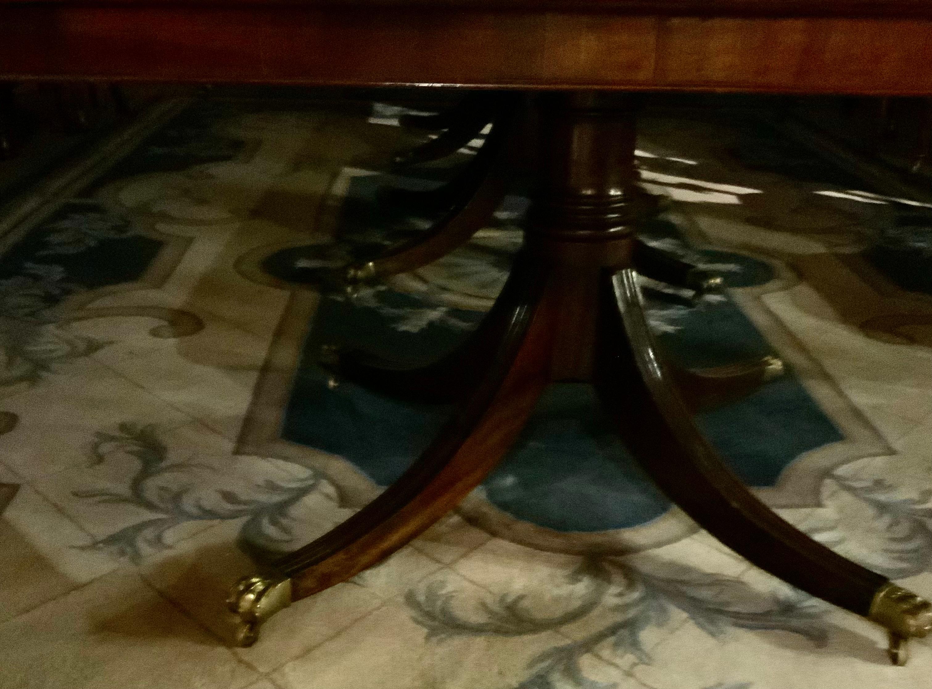 Large Mahogany English George III Period Triple Pedestal Dining Table For Sale 2