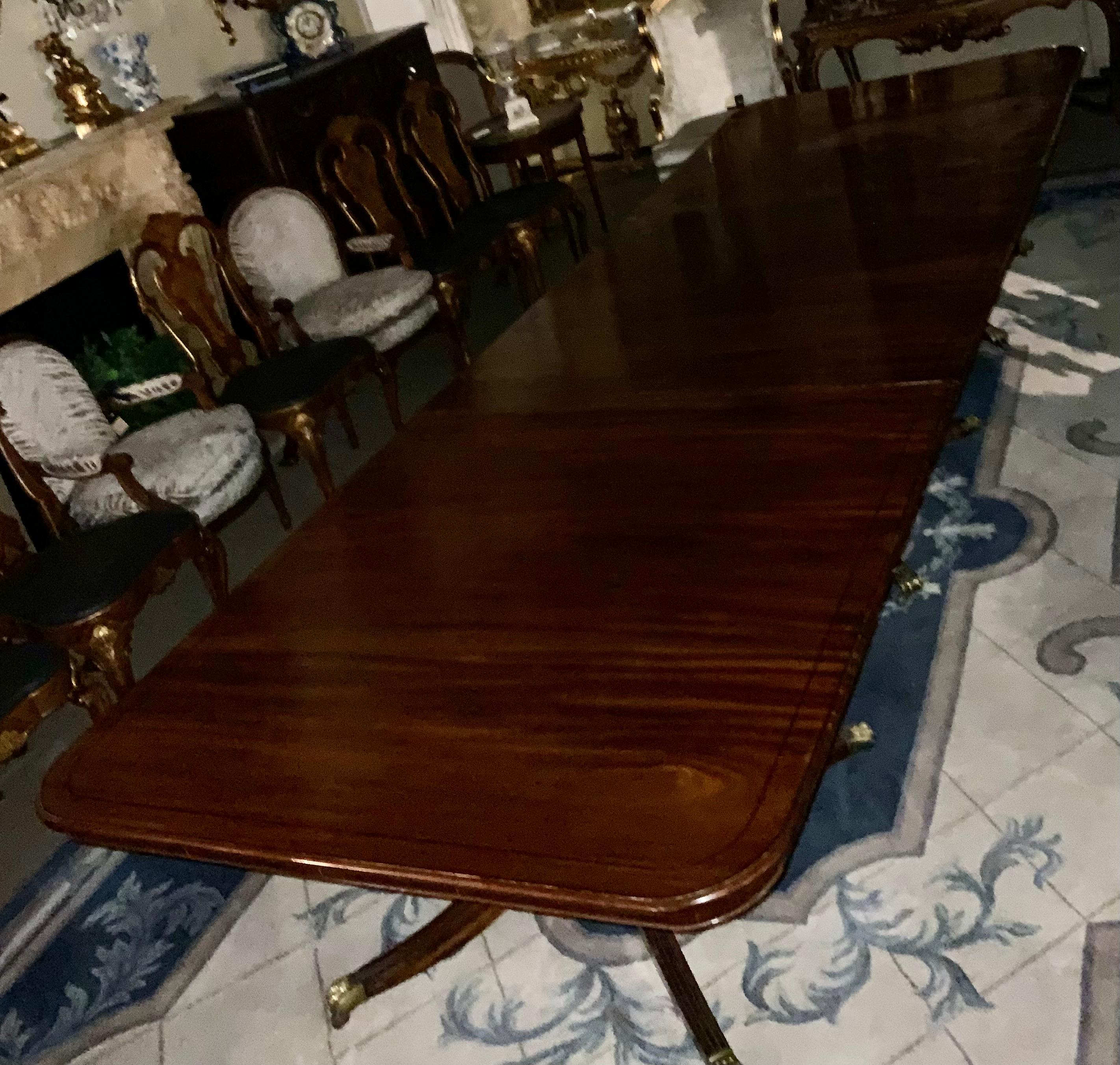 Large Mahogany English George III Period Triple Pedestal Dining Table For Sale 3