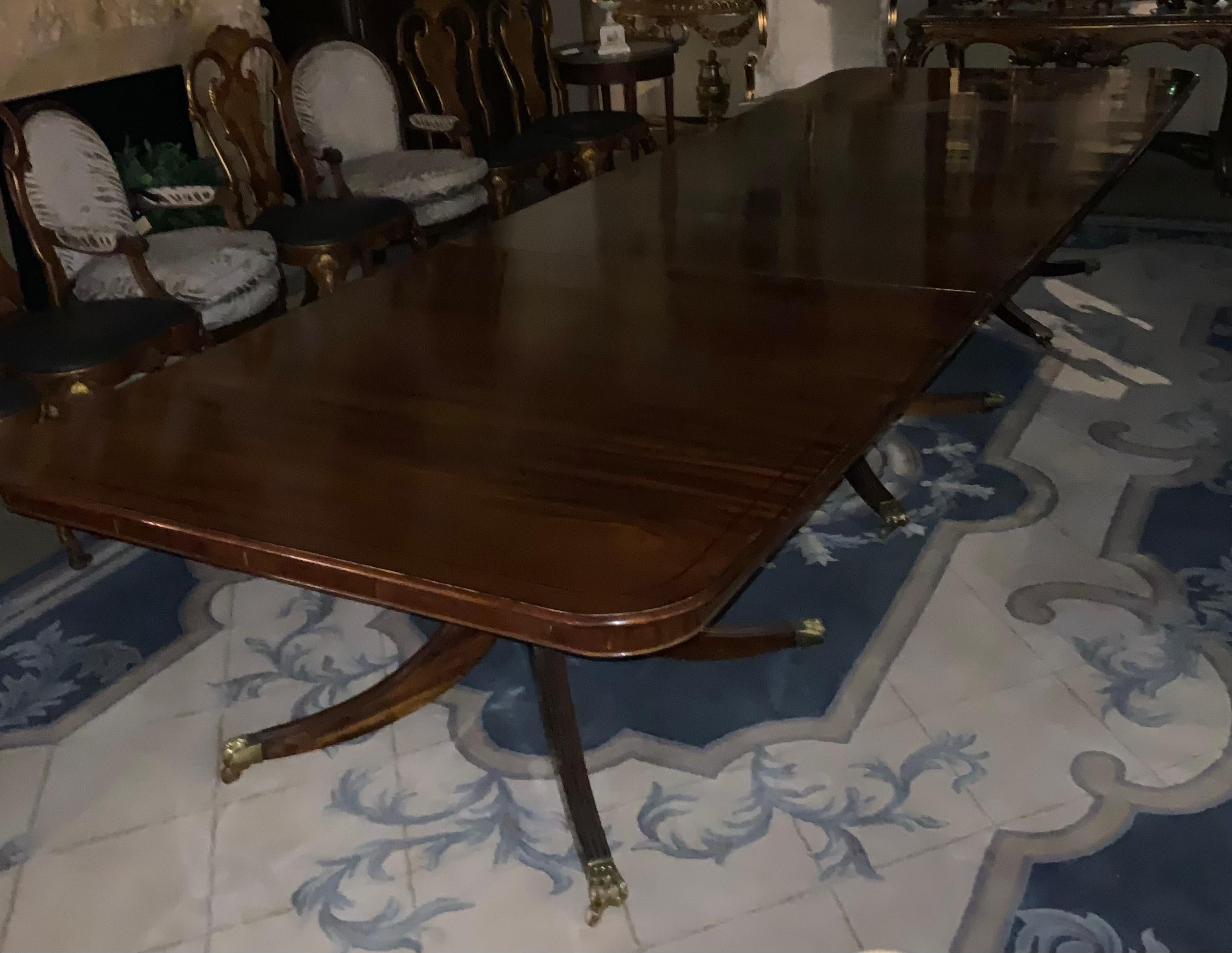 Large Mahogany English George III Period Triple Pedestal Dining Table For Sale 4