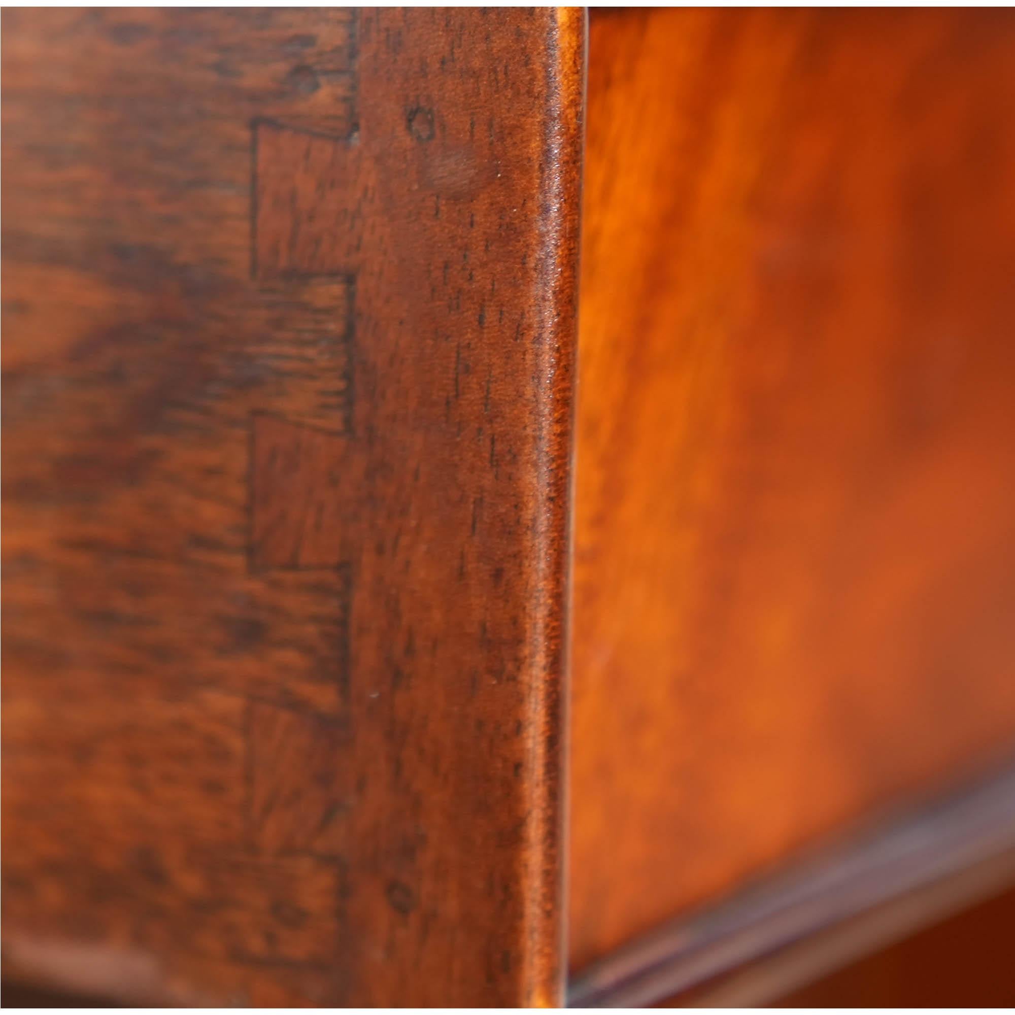 Escritorio ejecutivo grande de caoba Caoba en venta