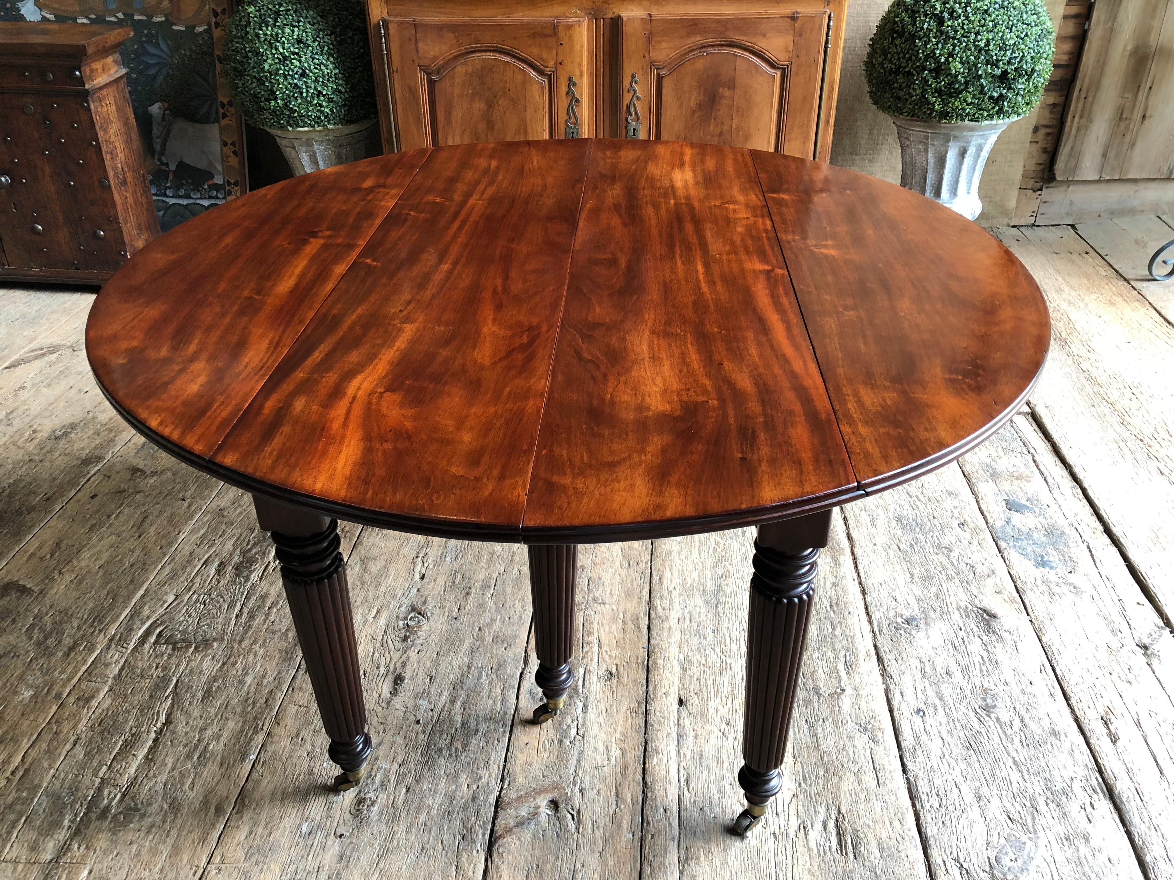 Large Mahogany Expanding Dining Table, French, 19th Century 8