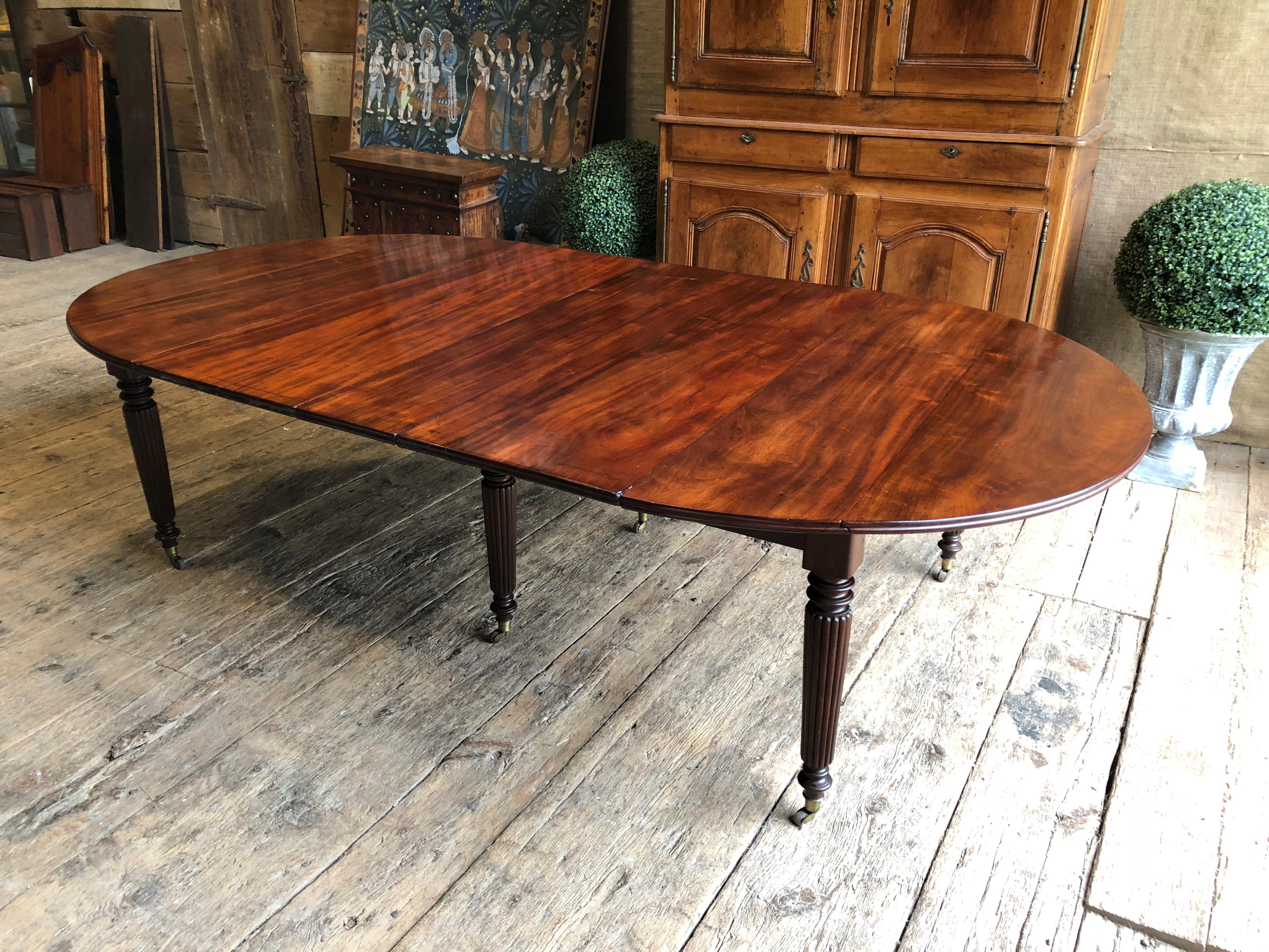 Large Mahogany Expanding Dining Table, French, 19th Century 3