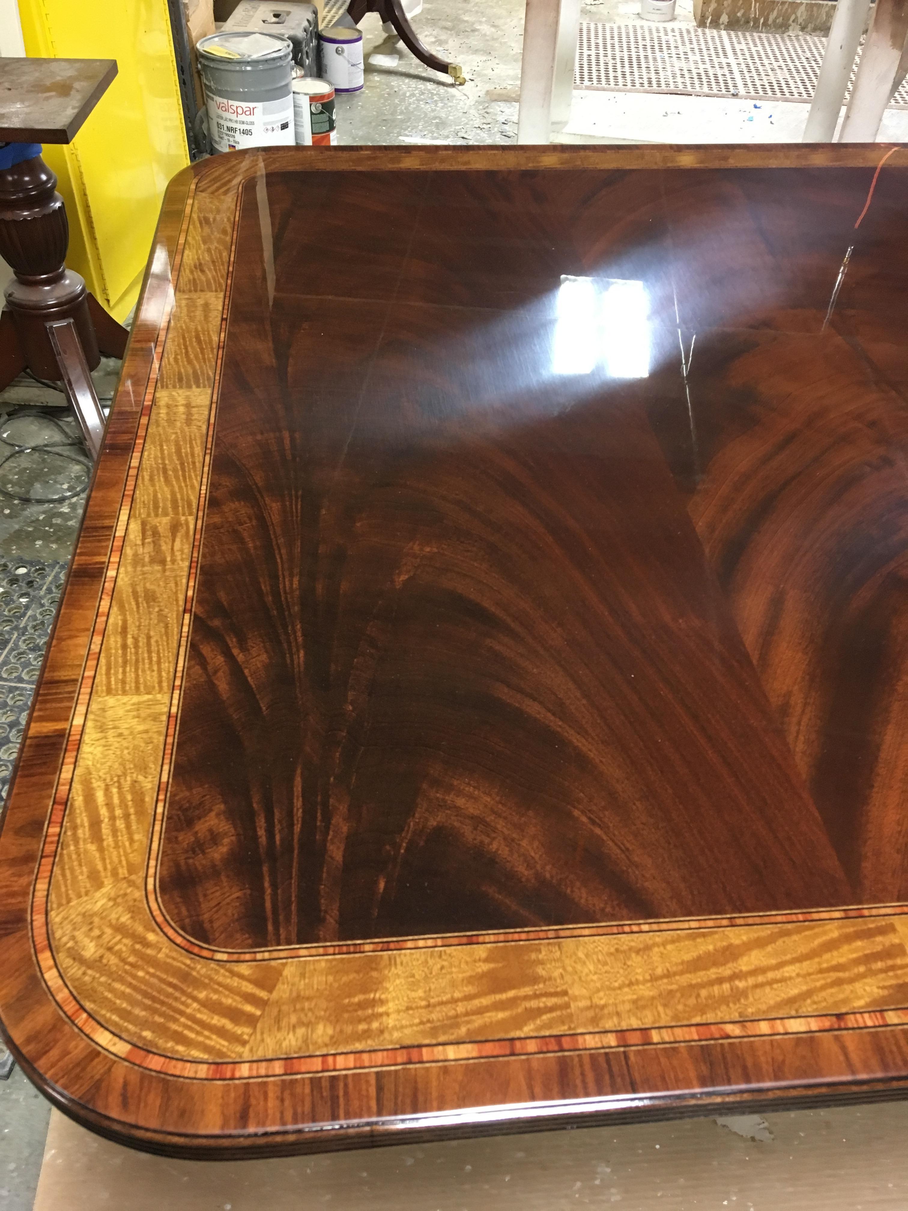 Acajou Grande table à manger de style géorgien en acajou par Leighton Hall en vente