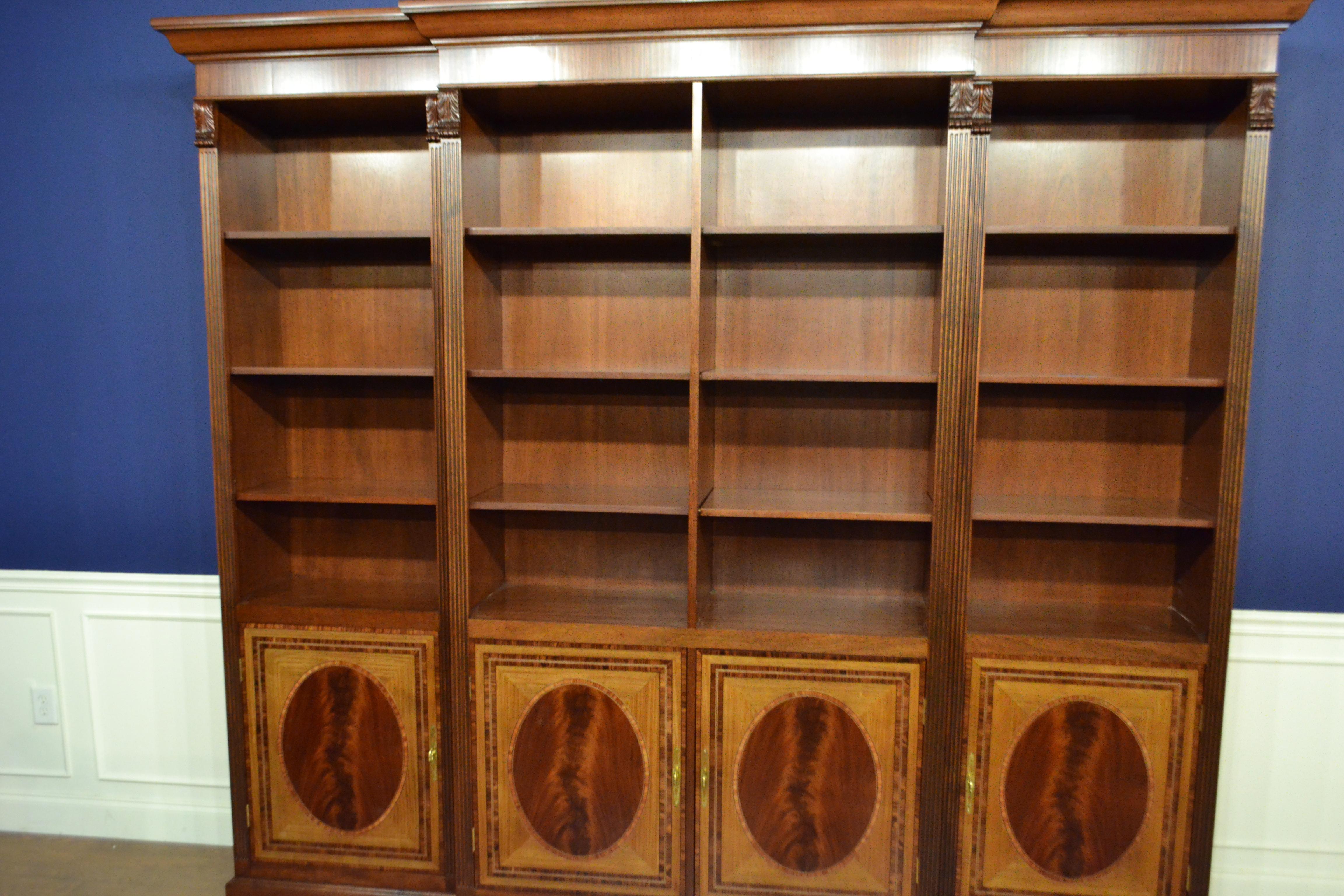 Mogano Grande libreria a quattro ante in stile georgiano in mogano di Leighton Hall in vendita