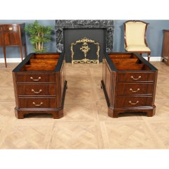 Großer Mahagoni-Grüner Leder-Partner-Schreibtisch