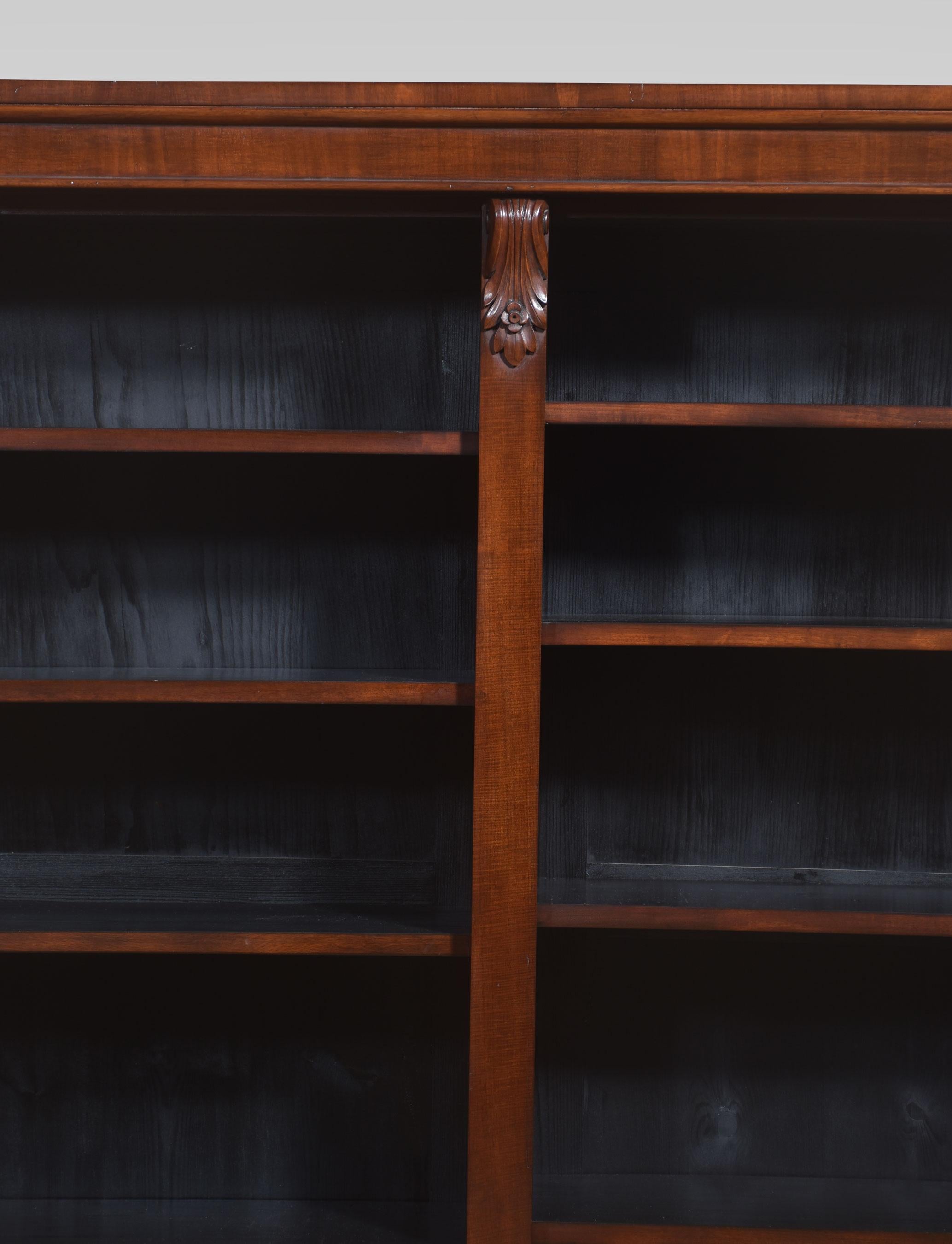Large mahogany open bookcase In Good Condition For Sale In Cheshire, GB