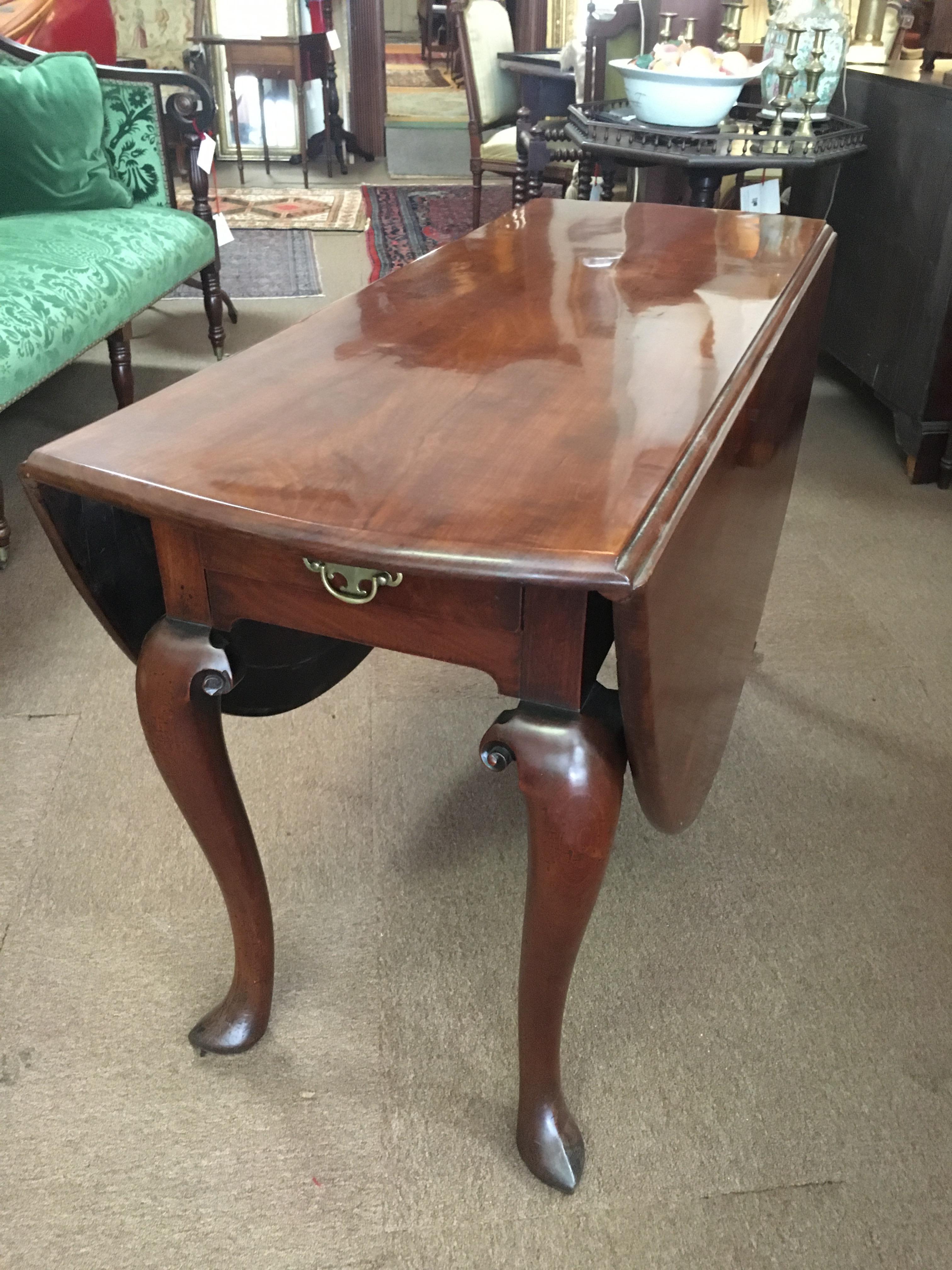 Large Mahogany Oval Queen Anne Drop Leaf Dining Table/ Console For Sale 4