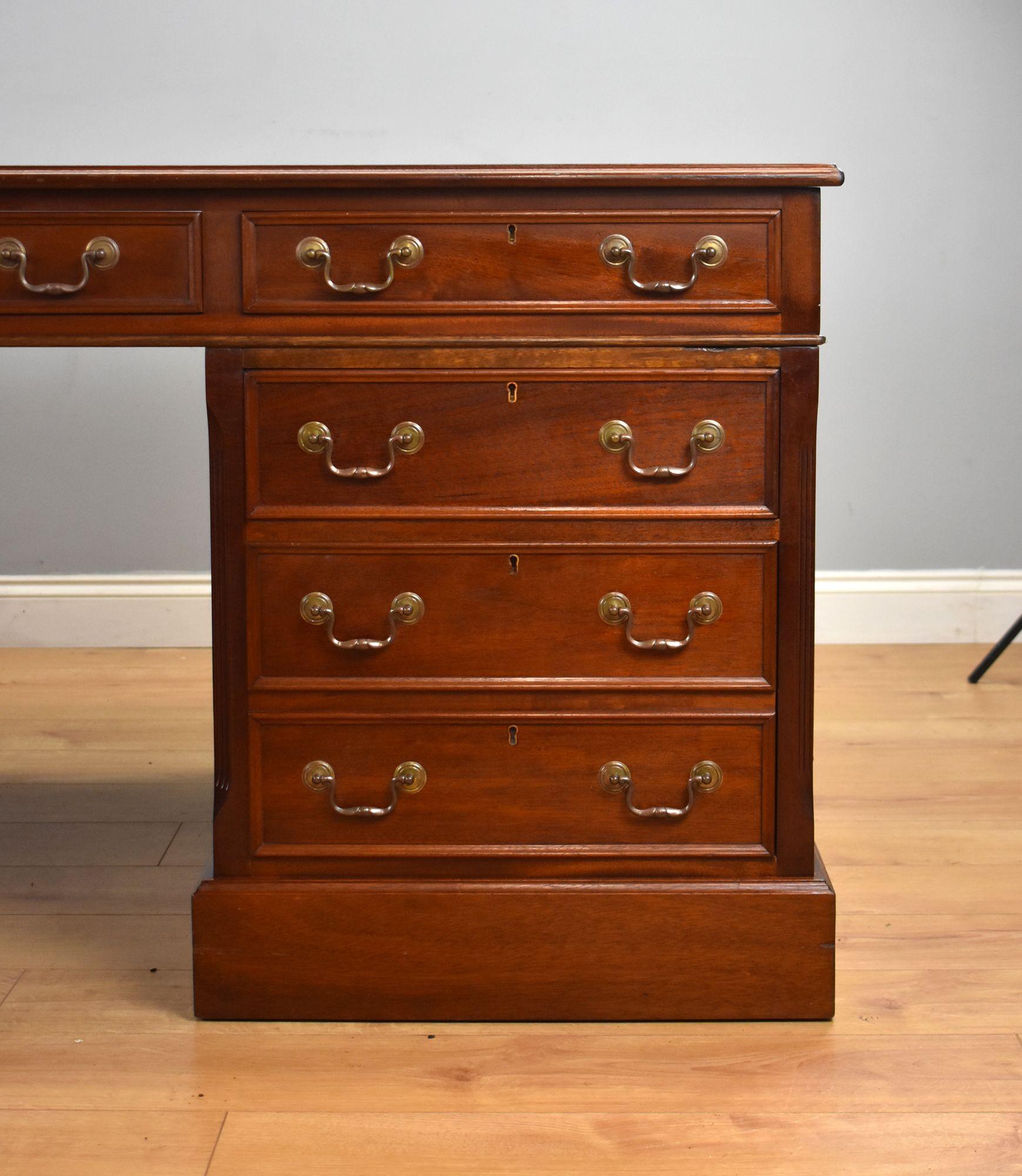 Large Mahogany Partners Desk In Good Condition In Chelmsford, Essex