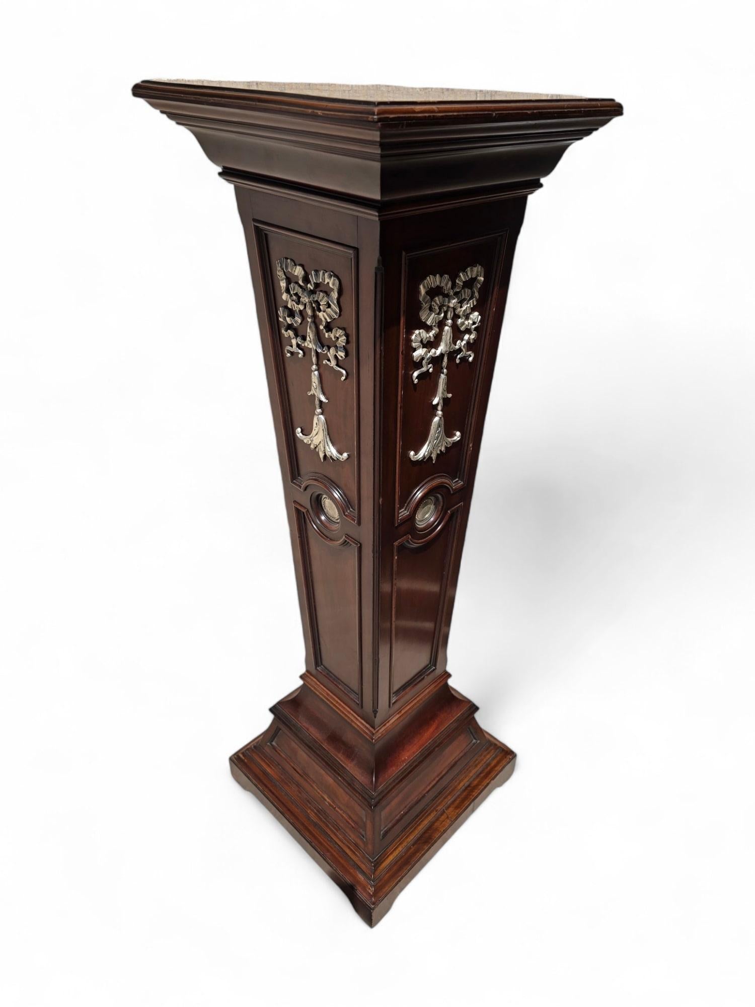 Legno Grande stand in mogano del XIX secolo in vendita
