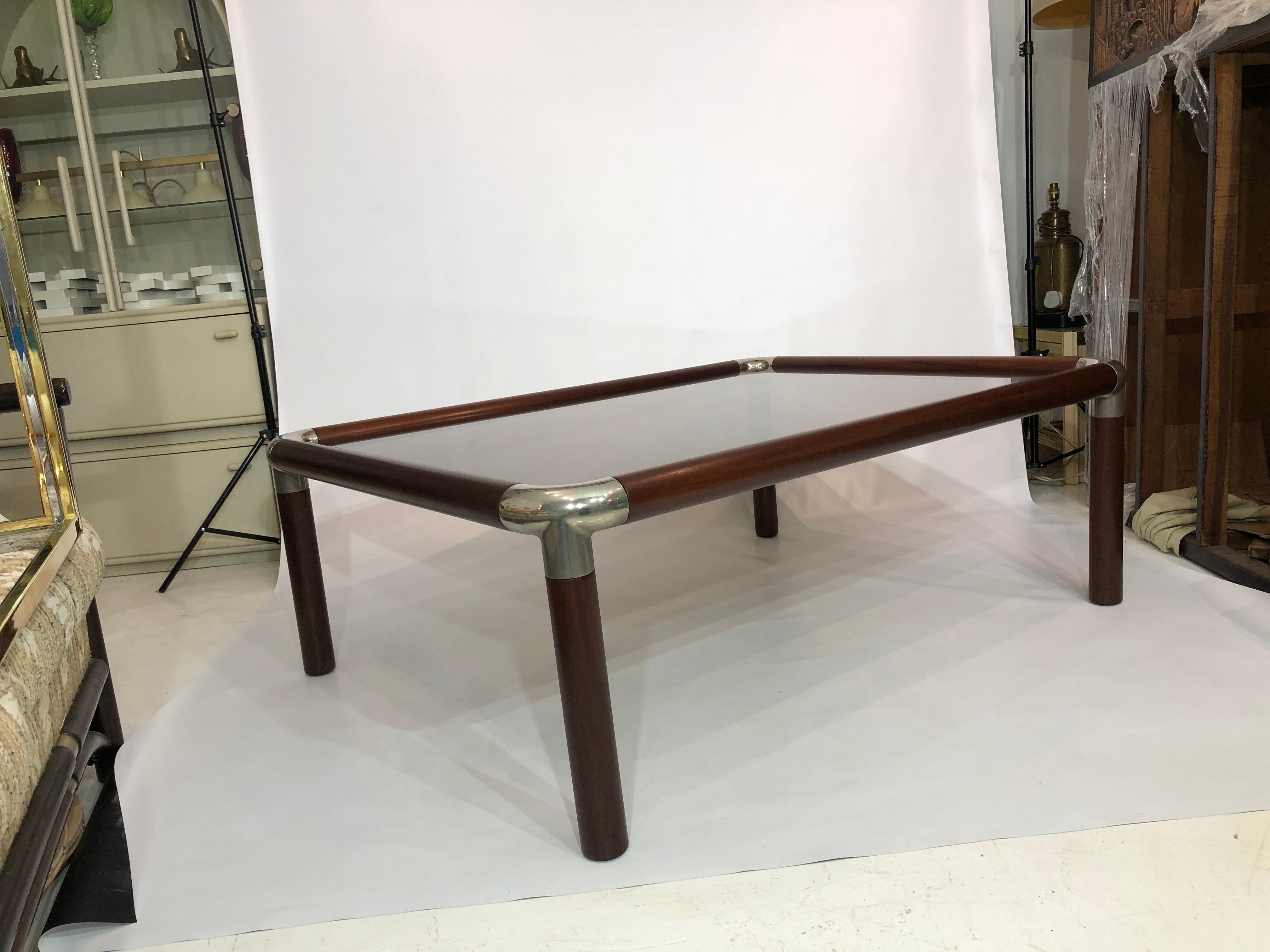 Grande table basse chromée en bois d'acajou fumé Mid-Century Hollywood 1970 en vente 5